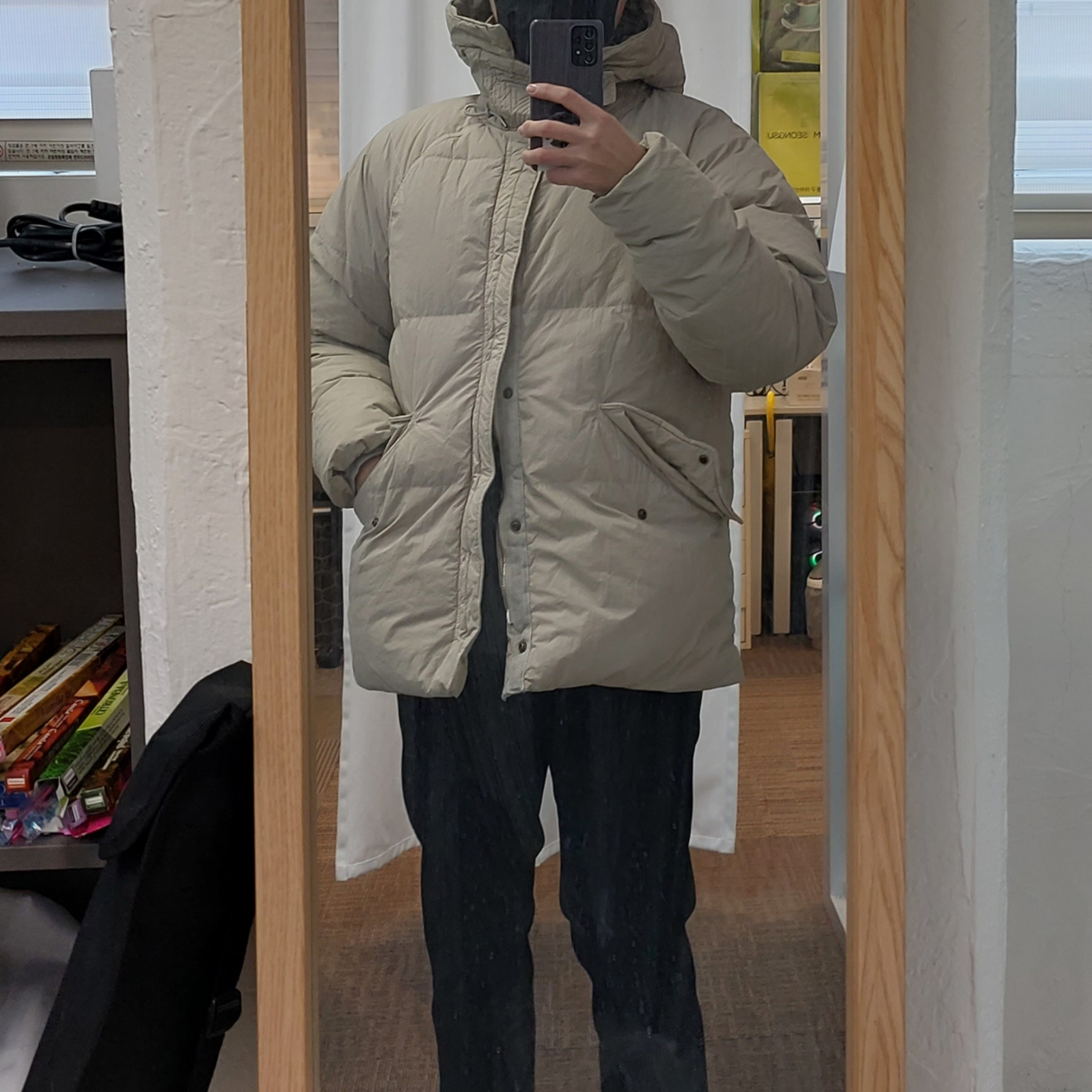Ten C Artic Down Parka Gauze White V2 - 22FW (Cultizm Exclusive) 착용 스타일
