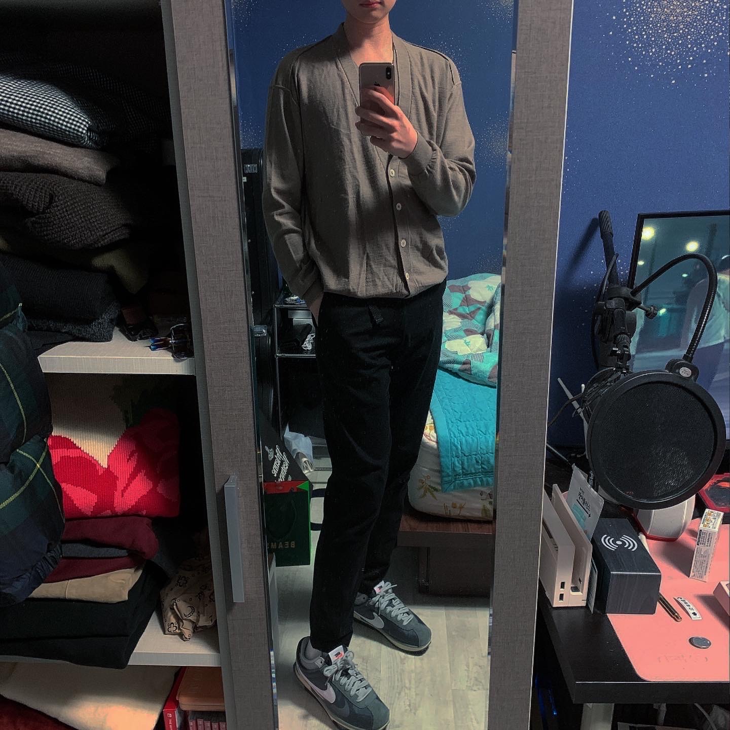 Nike x Sacai Zoom Cortez SP Iron Grey, (W) Lemaire Merino Blend Cardigan Grey Beige 착용 스타일 - 4