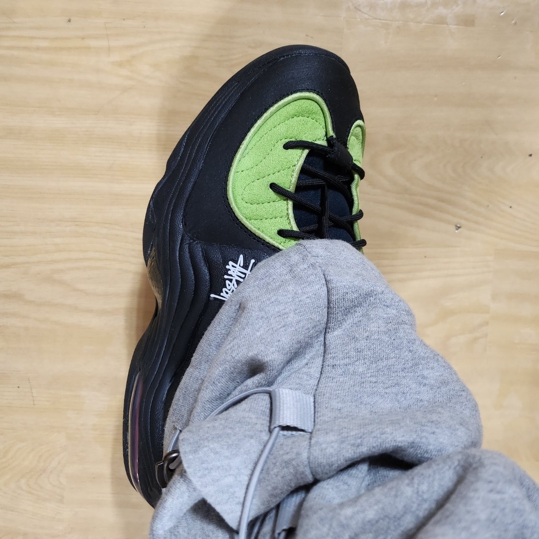 Nike x Stussy Air Penny II Vivid Green and Black 착용 스타일 - 3
