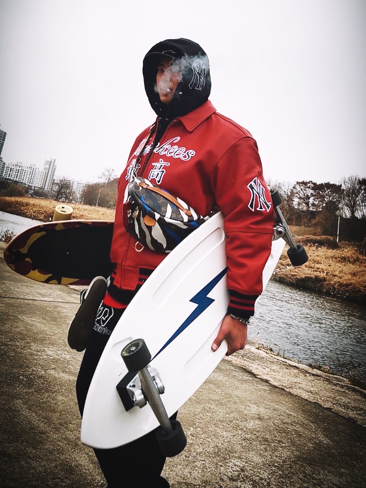 Supreme x MLB Kanji Teams Lightweight Balaclava Yankees Red - 22FW, Supreme x MLB Kanji Teams Lightweight Balaclava White Sox Black - 22FW 착용 스타일 - 1