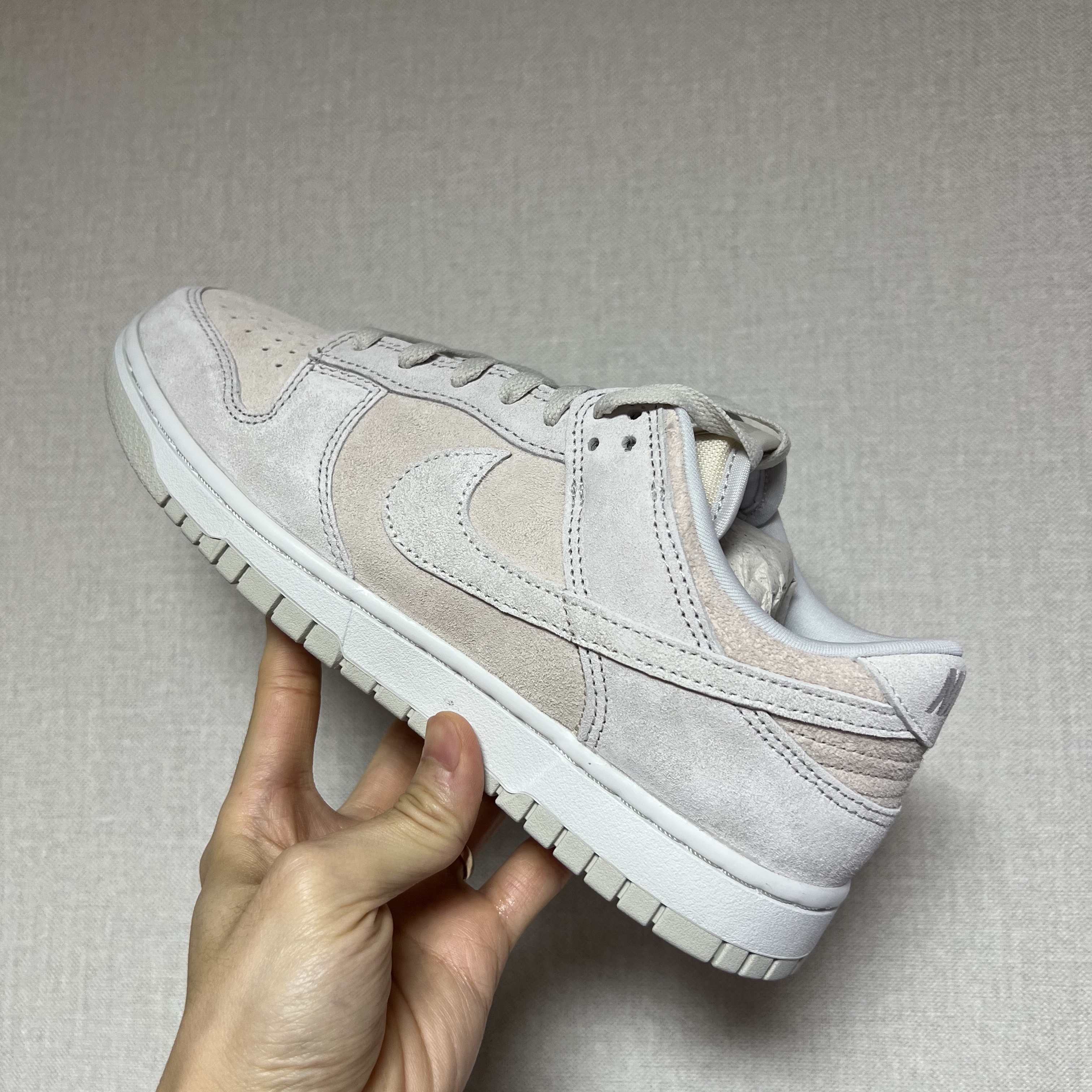 Nike Dunk Low Retro PRM Vast Grey 착용 스타일 - 2