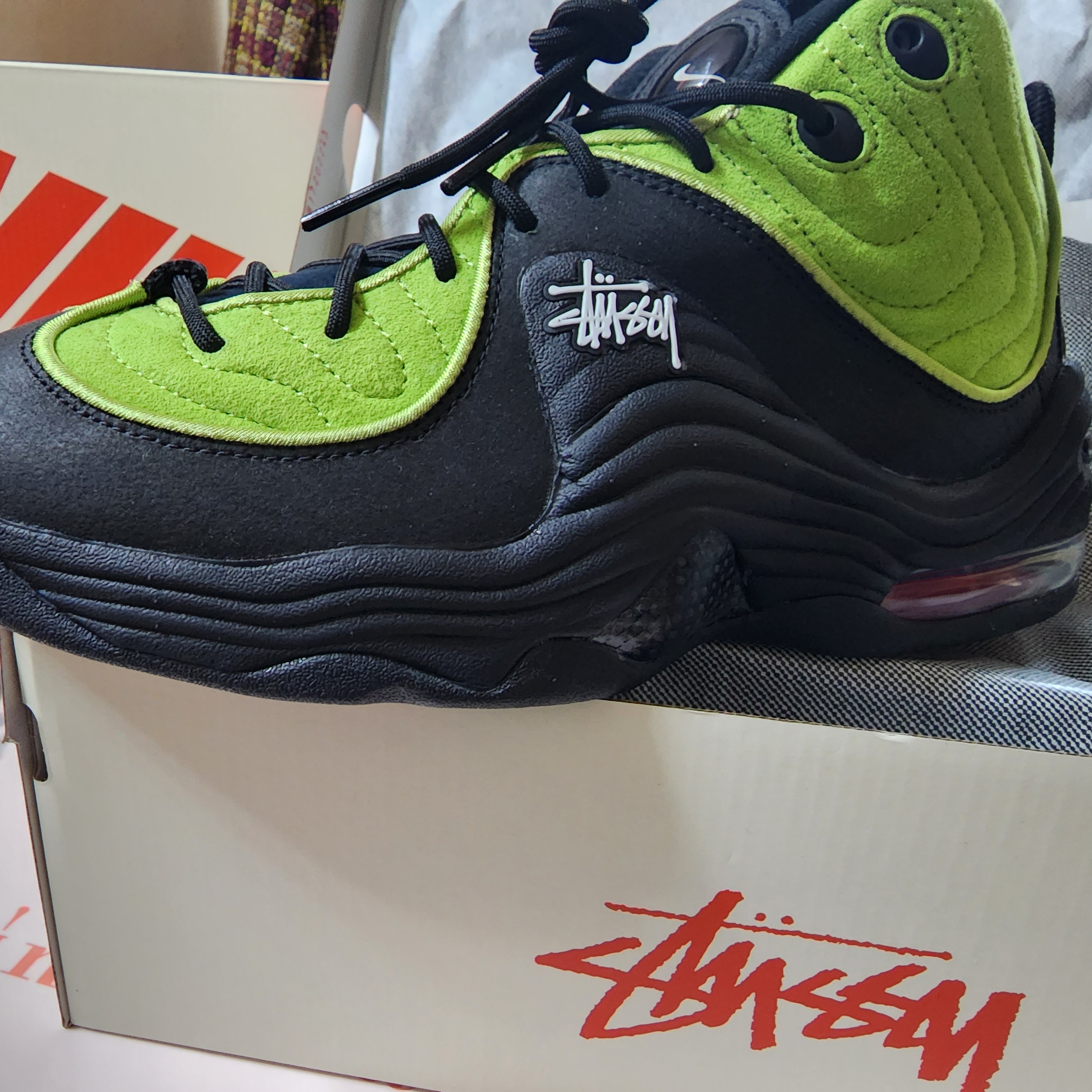 Nike x Stussy Air Penny II Vivid Green and Black 착용 스타일 - 2
