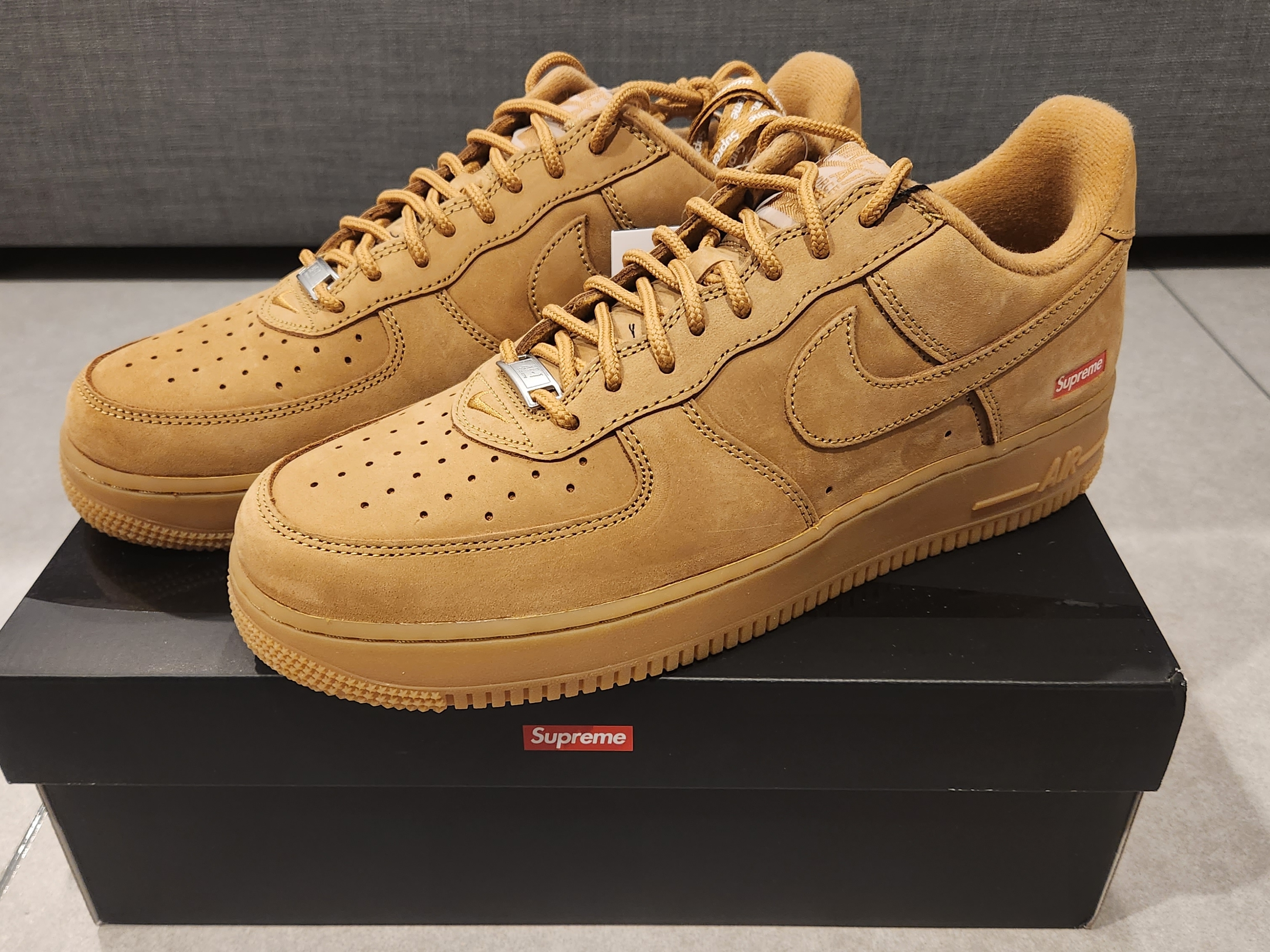 Nike x Supreme Air Force 1 Low Flax 착용 스타일