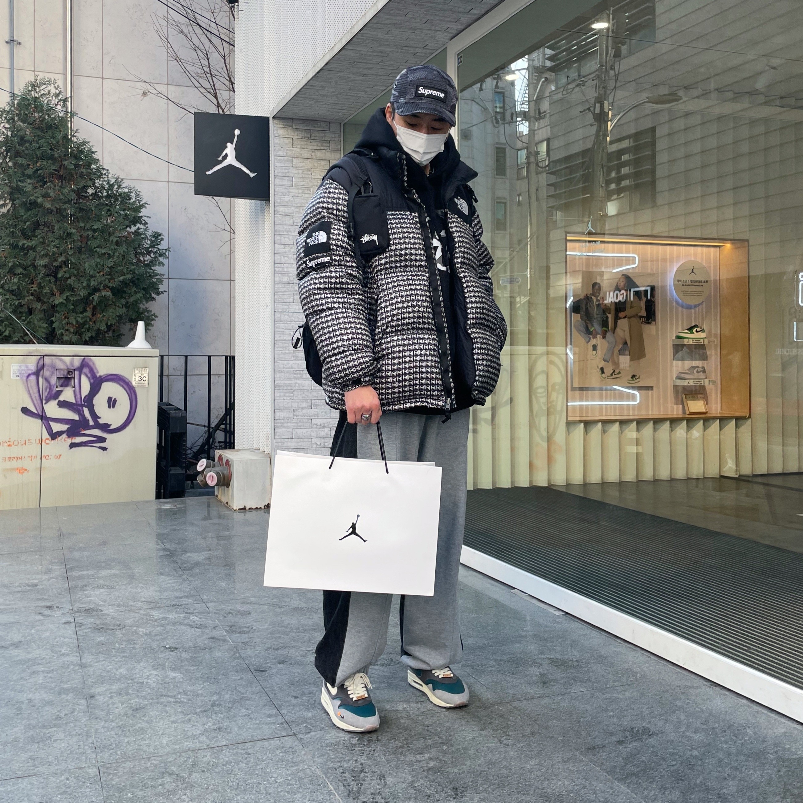 Supreme x The North Face Studded Nuptse Jacket Black - 21SS, Nike x Kasina Air Max 1 SP Won-Ang Particle Grey 착용 스타일 - 1