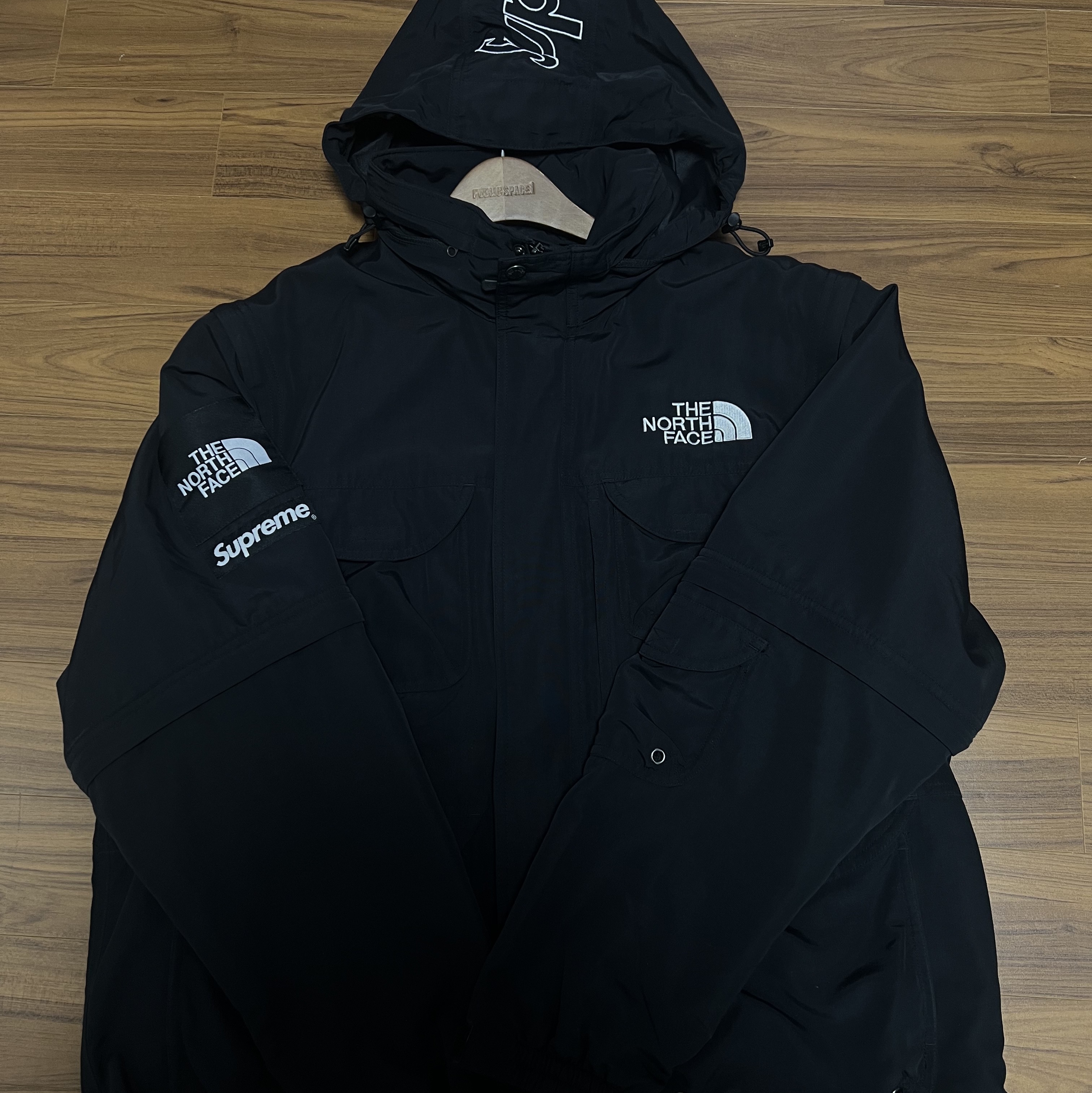 Supreme x The North Face Trekking Convertible Jacket Black - 22SS 착용 스타일