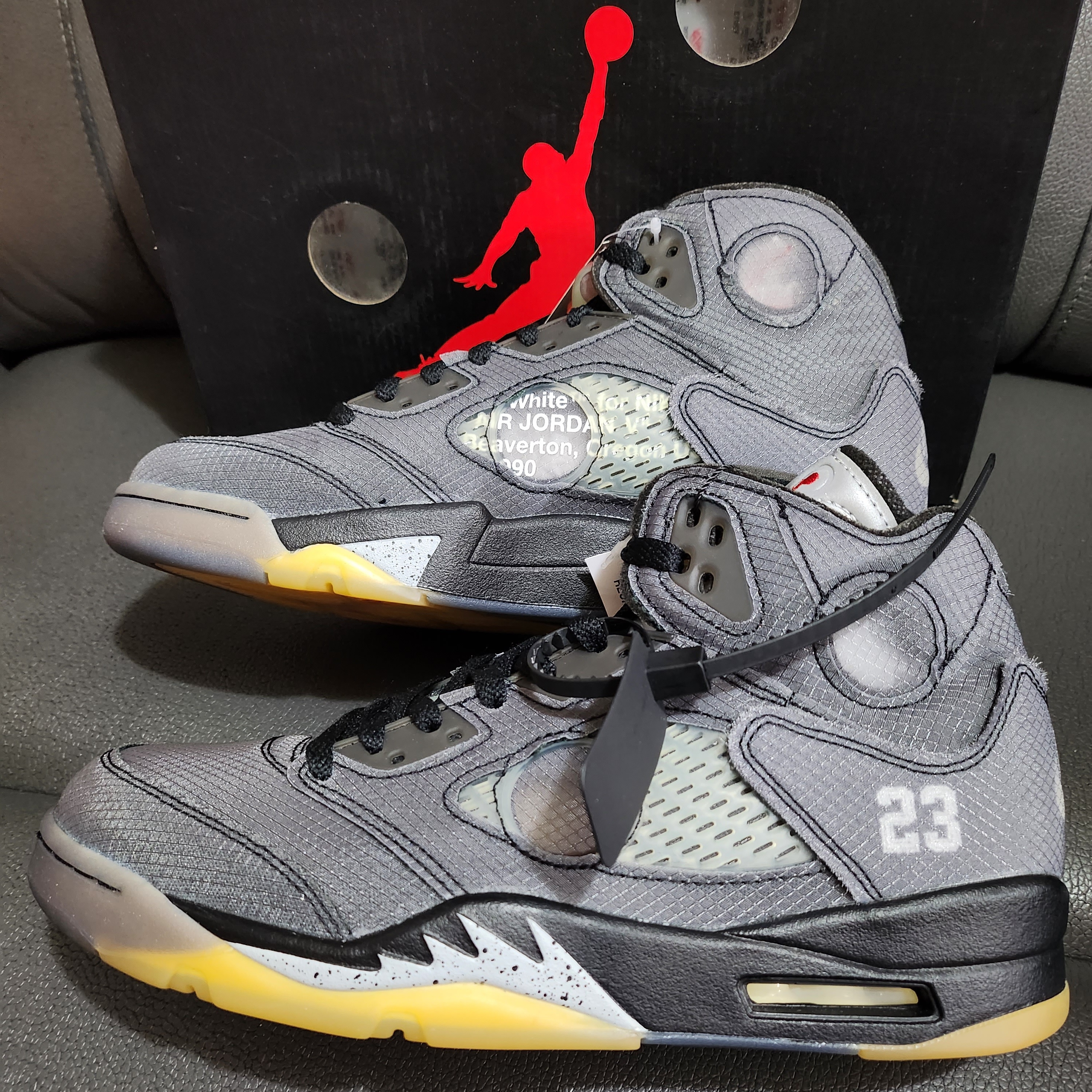 Jordan 5 x Off-White Retro SP Black Muslin 착용 스타일 - 1