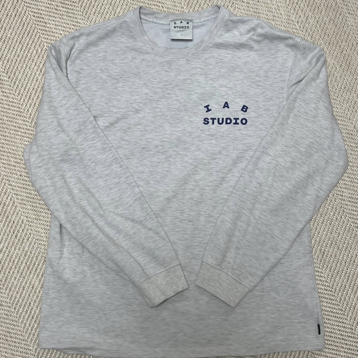 IAB Studio Long Sleeve Gray 착용 스타일