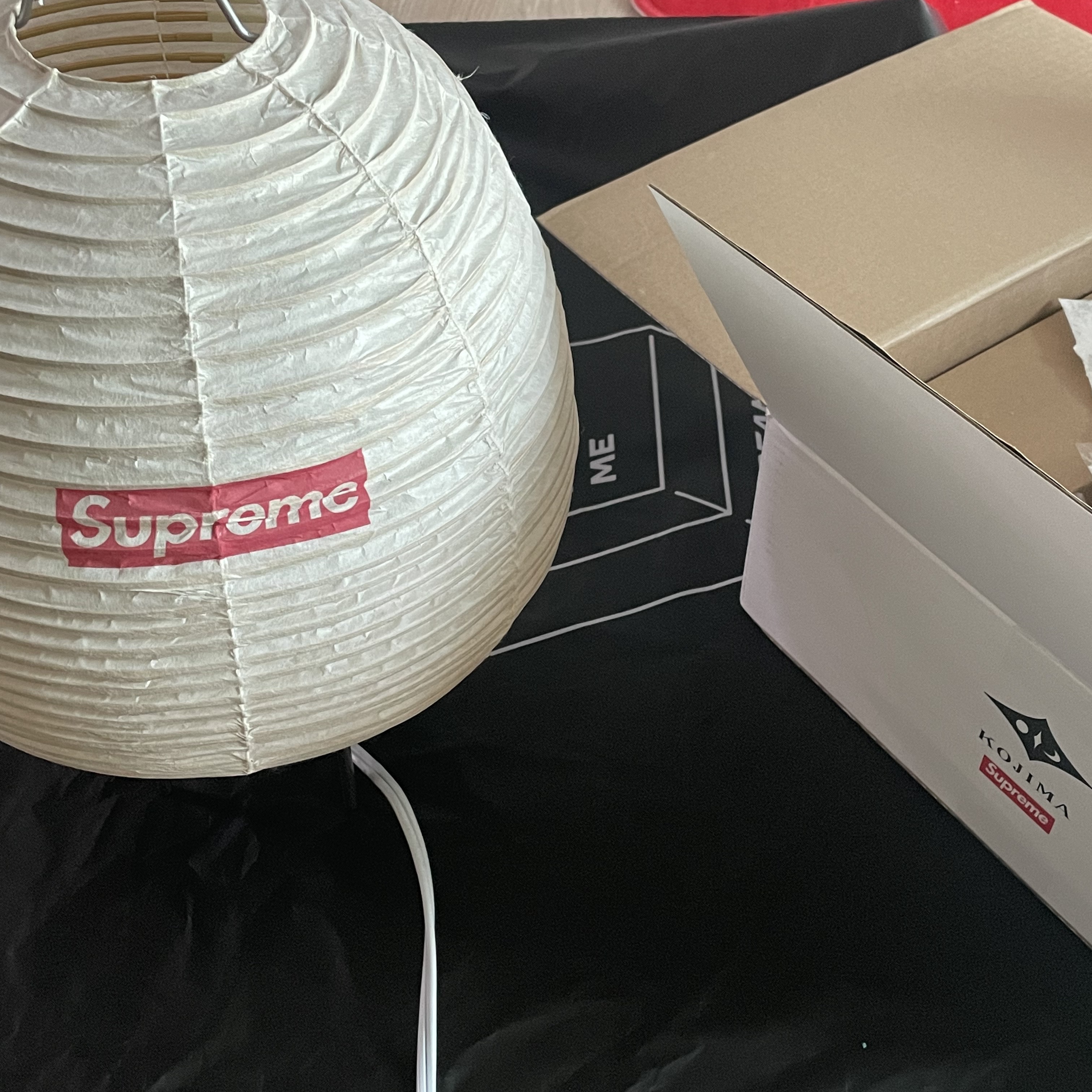 Supreme x Kojima Shoten Lamp Natural 착용 스타일 - 2