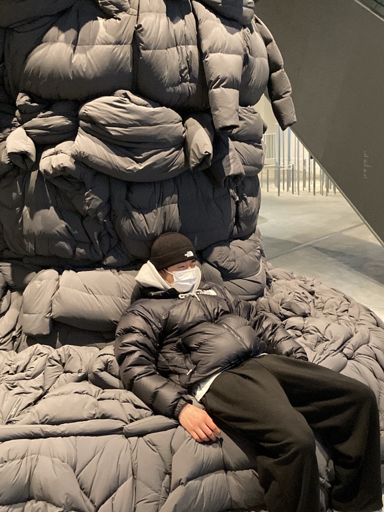 The North Face 1996 Eco Nuptse Jacket Black, Nike Air Monarch IV White Navy 착용 스타일 - 1