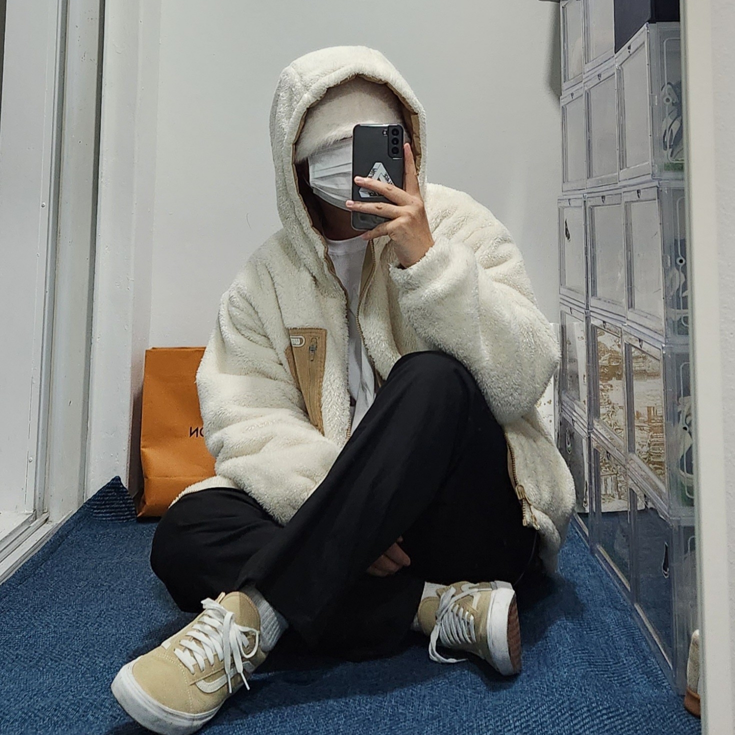 Jordan 1 x Travis Scott x Fragment Retro Low OG SP Military Blue, Nike x Kasina Dunk Low 80's Bus 착용 스타일 - 1