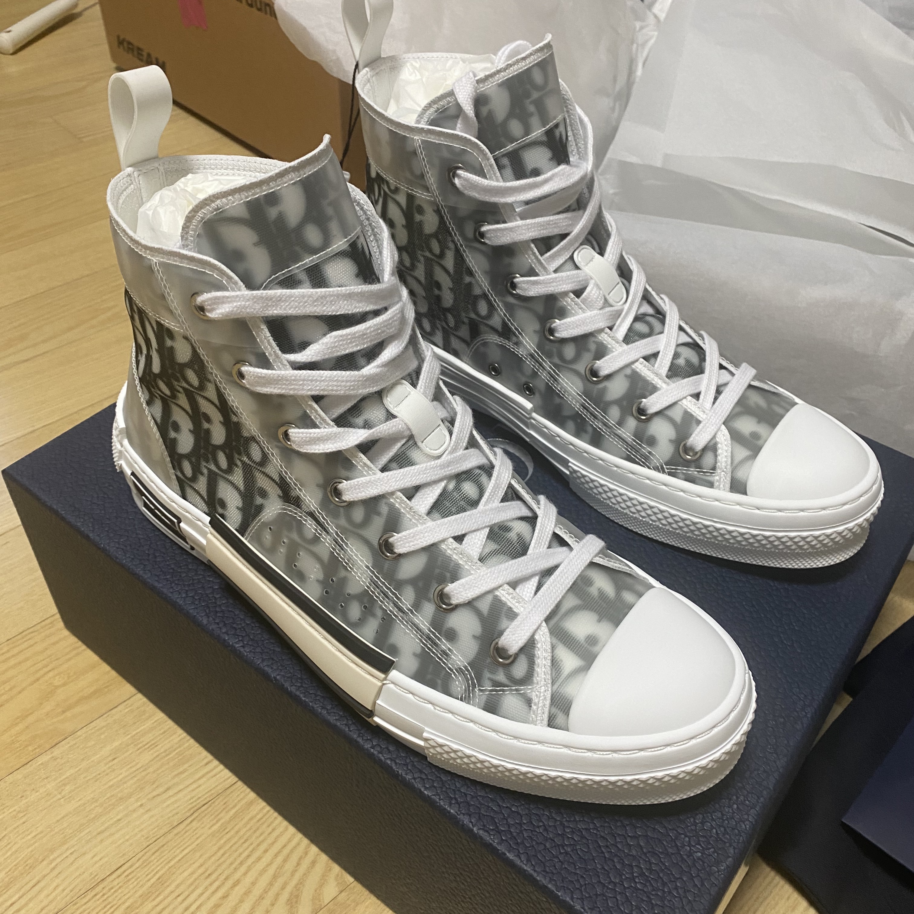 Dior B23 High Dior Oblique White & Black 착용 스타일 - 1