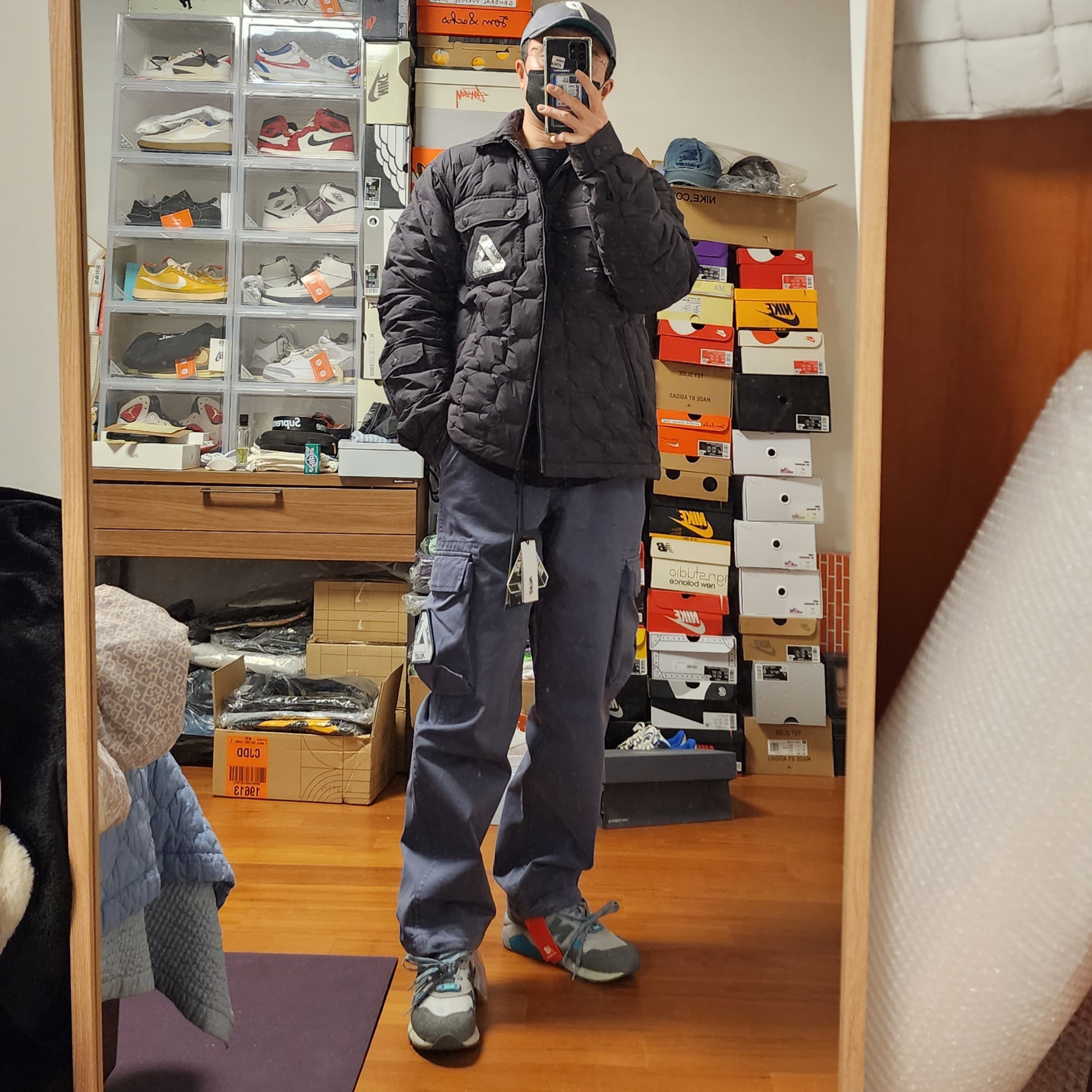 Palace Tri-Ferg Slub Crew Black - 22FW, Palace Pertex Work Down Jacket Black - 22FW 착용 스타일 - 3