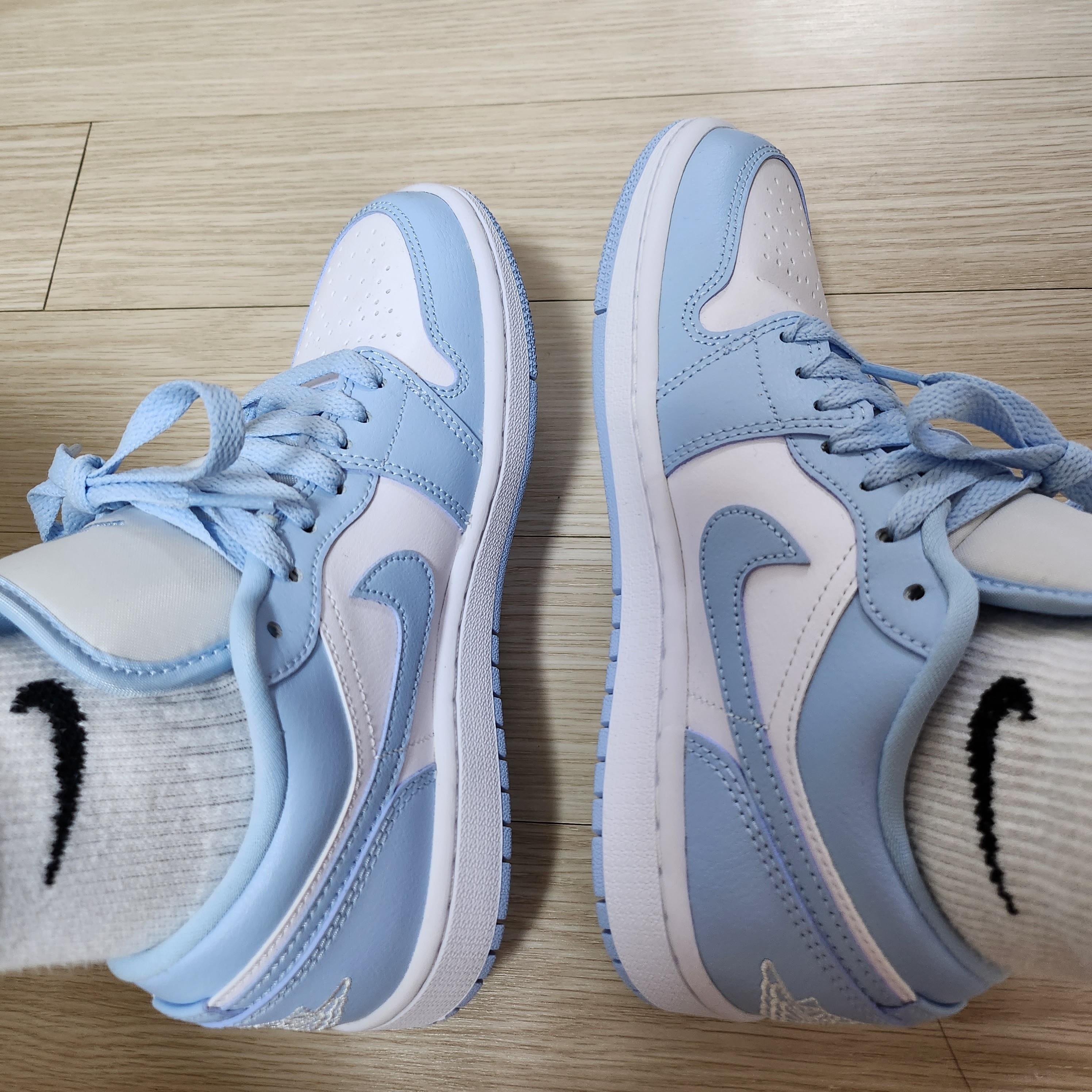 (W) Jordan 1 Low White Ice Blue 착용 스타일