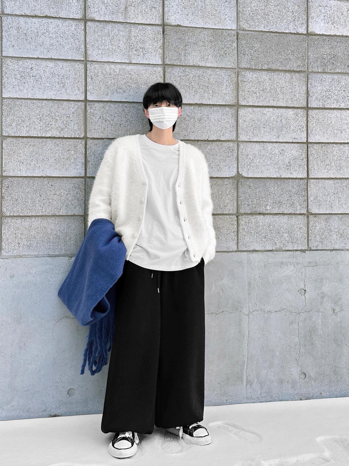 Maison Mihara Yasuhiro Peterson OG Sole Canvas Low Sneakers Black 착용 스타일 - 3