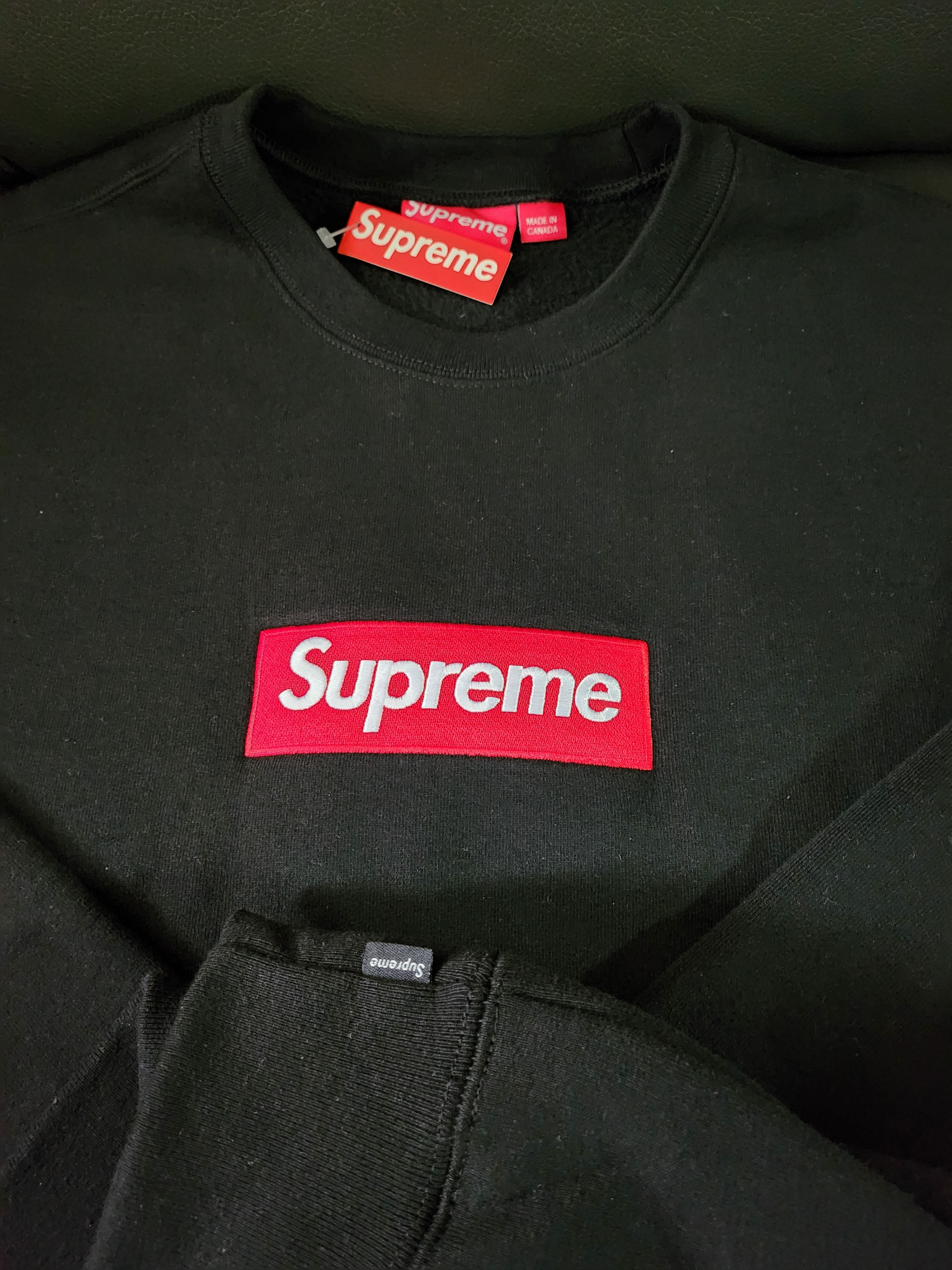 Supreme Box Logo Crewneck Black - 22FW 착용 스타일 - 1