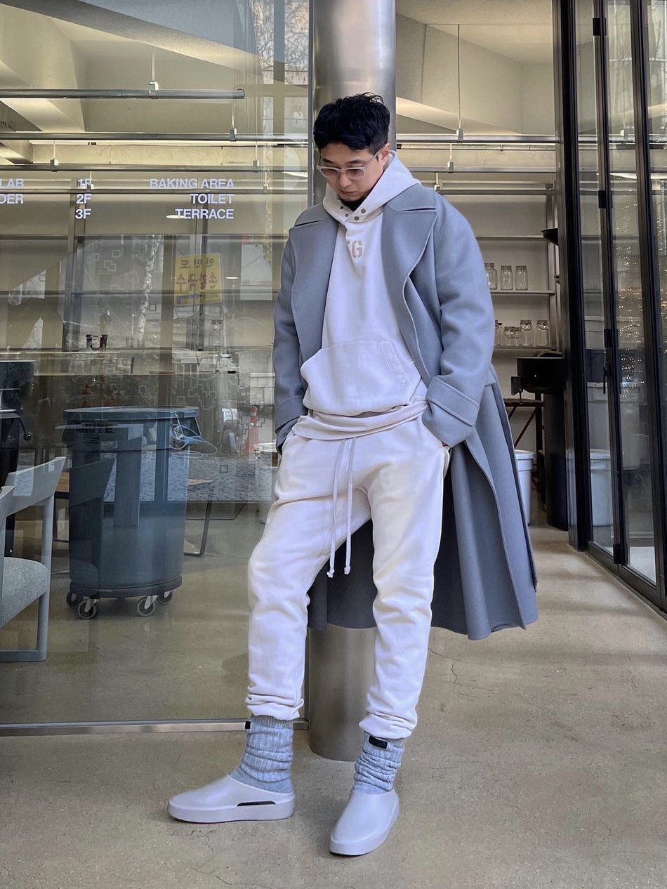 Fear of God The California Concrete 착용 스타일