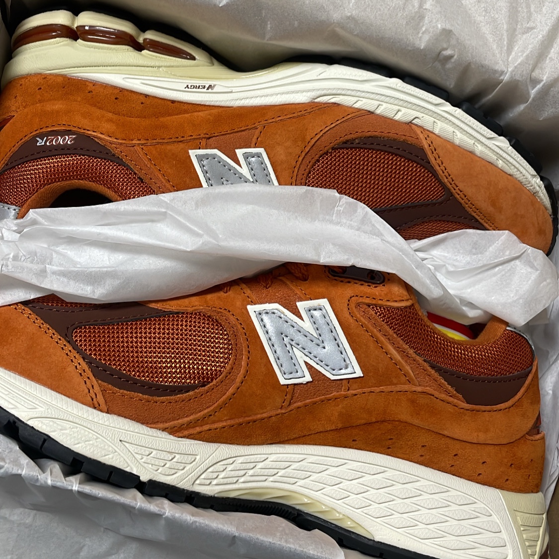 New Balance 2002R Rust Oxide 착용 스타일