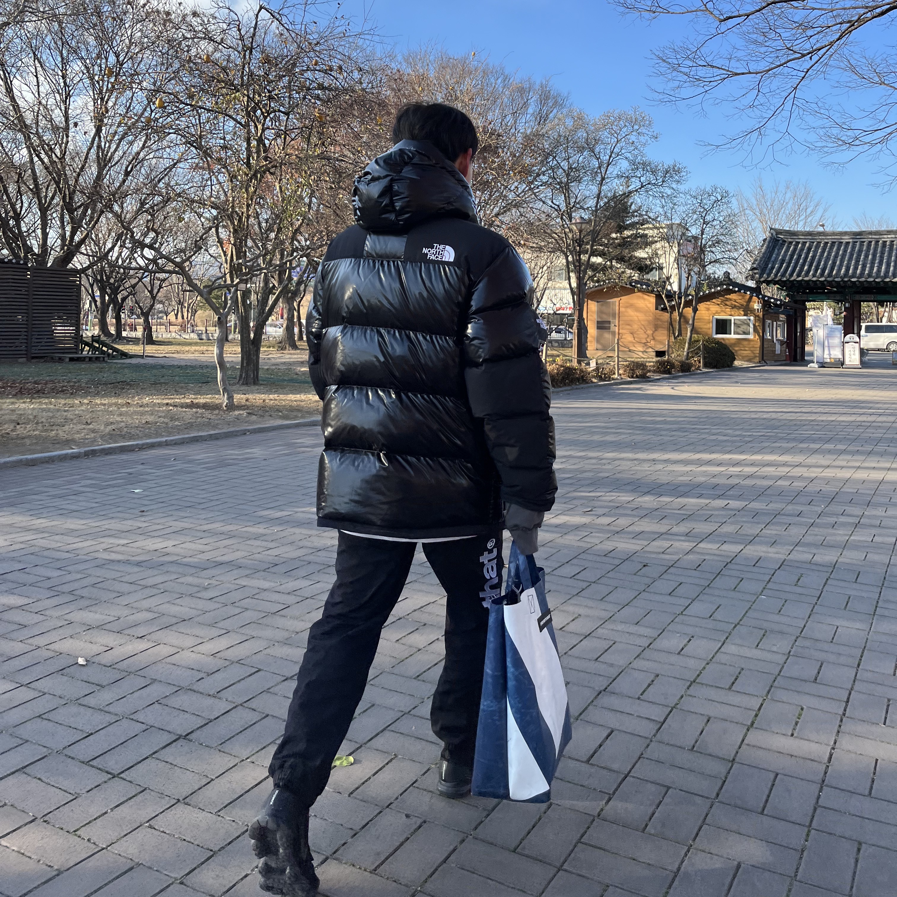 Nike Air VaporMax Flyknit 3.0 Triple Black, Supreme x The North Face 700-Fill Down Parka Black - 22FW 착용 스타일 - 1