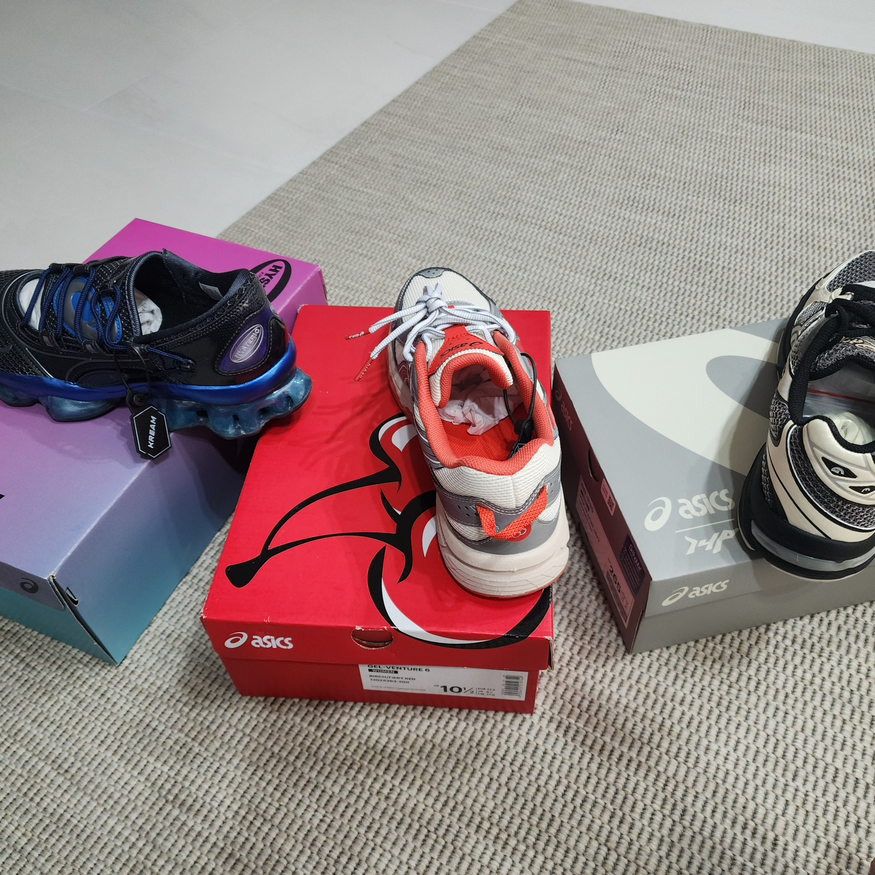 (W) Asics x Kirsh Gel-Venture 6 Birch, Asics x I4P Gel-1130 Mink Glacier Grey 착용 스타일 - 2