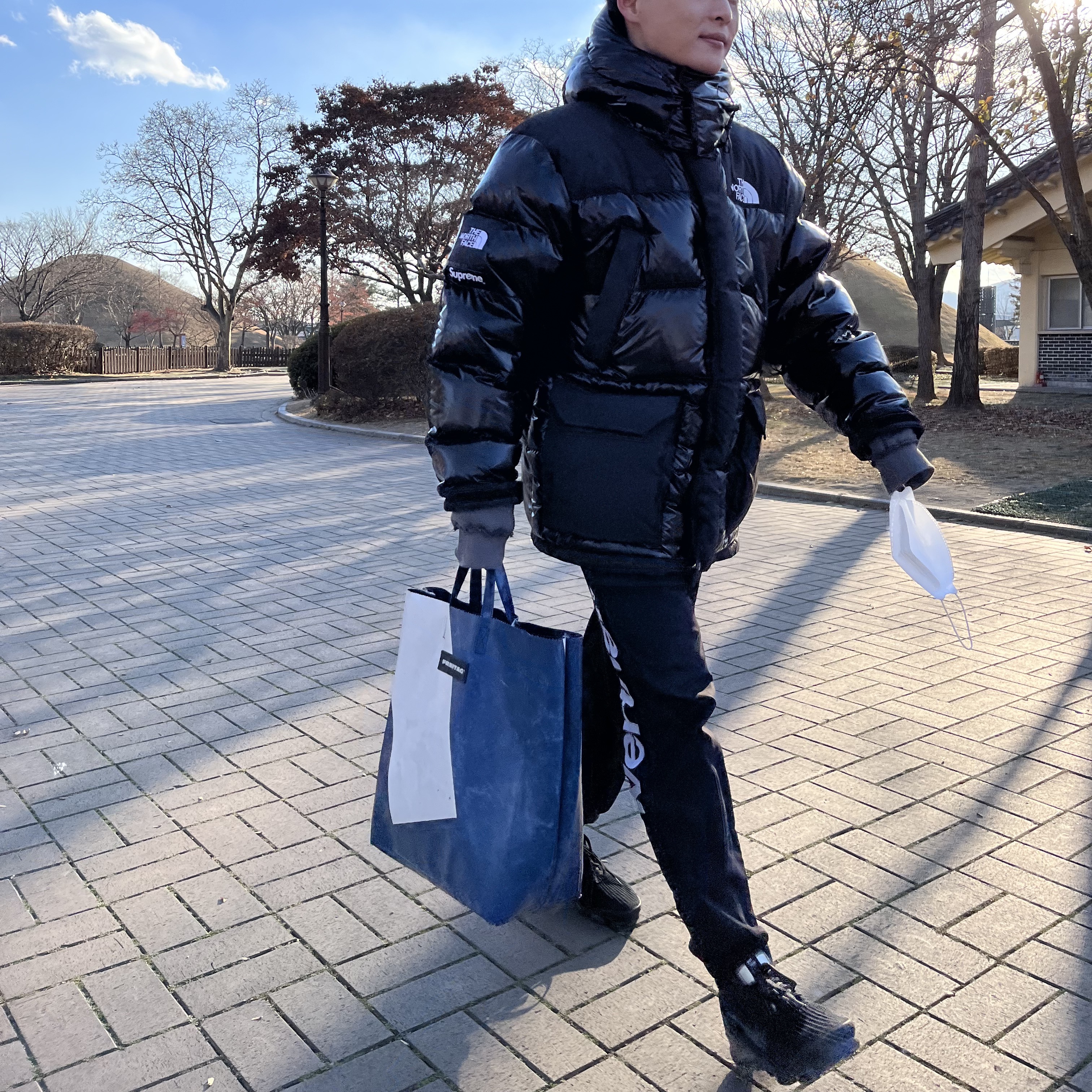 Nike Air VaporMax Flyknit 3.0 Triple Black, Supreme x The North Face 700-Fill Down Parka Black - 22FW 착용 스타일 - 2