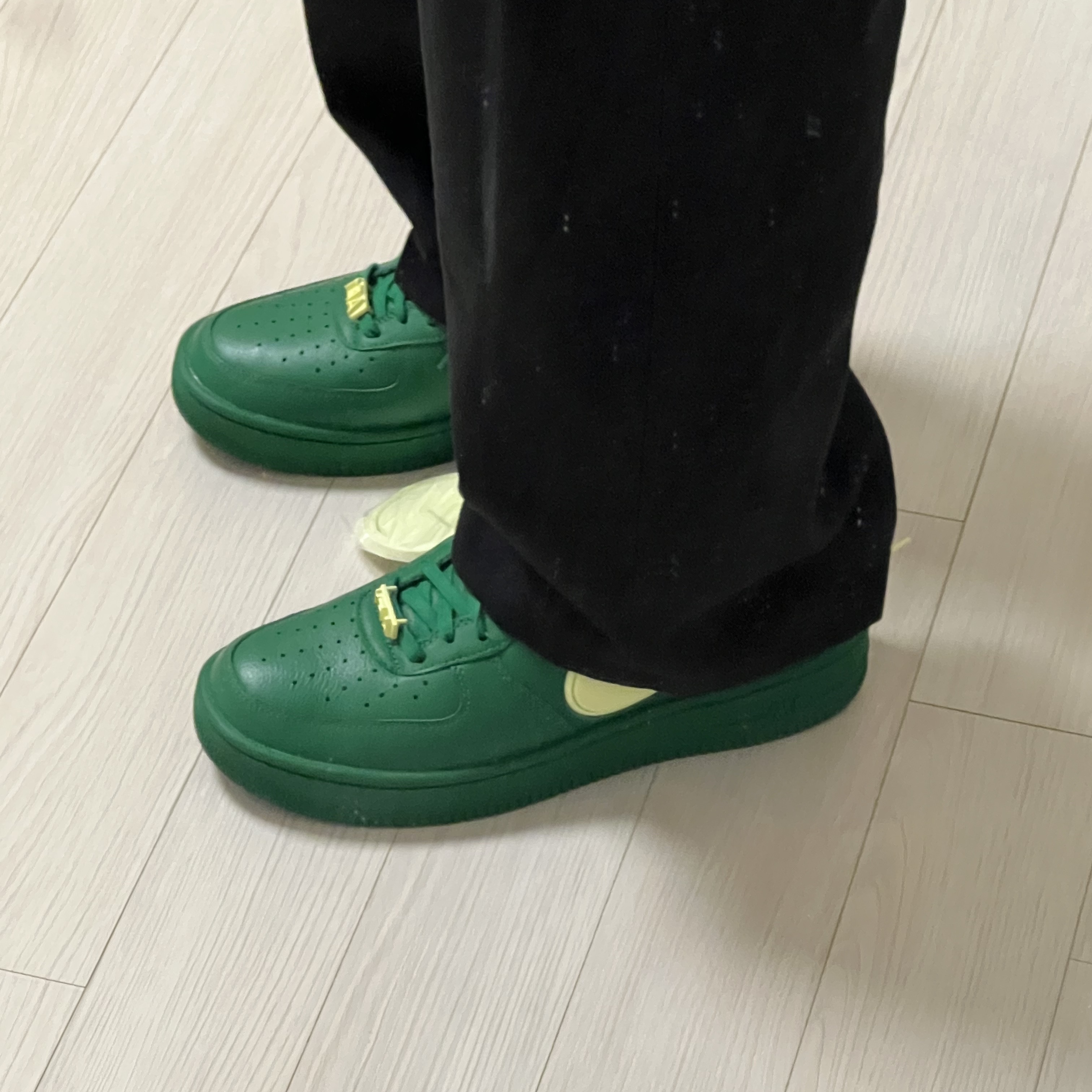 Nike x Ambush Air Force 1 Low SP Pine Green and Citron 착용 스타일 - 4