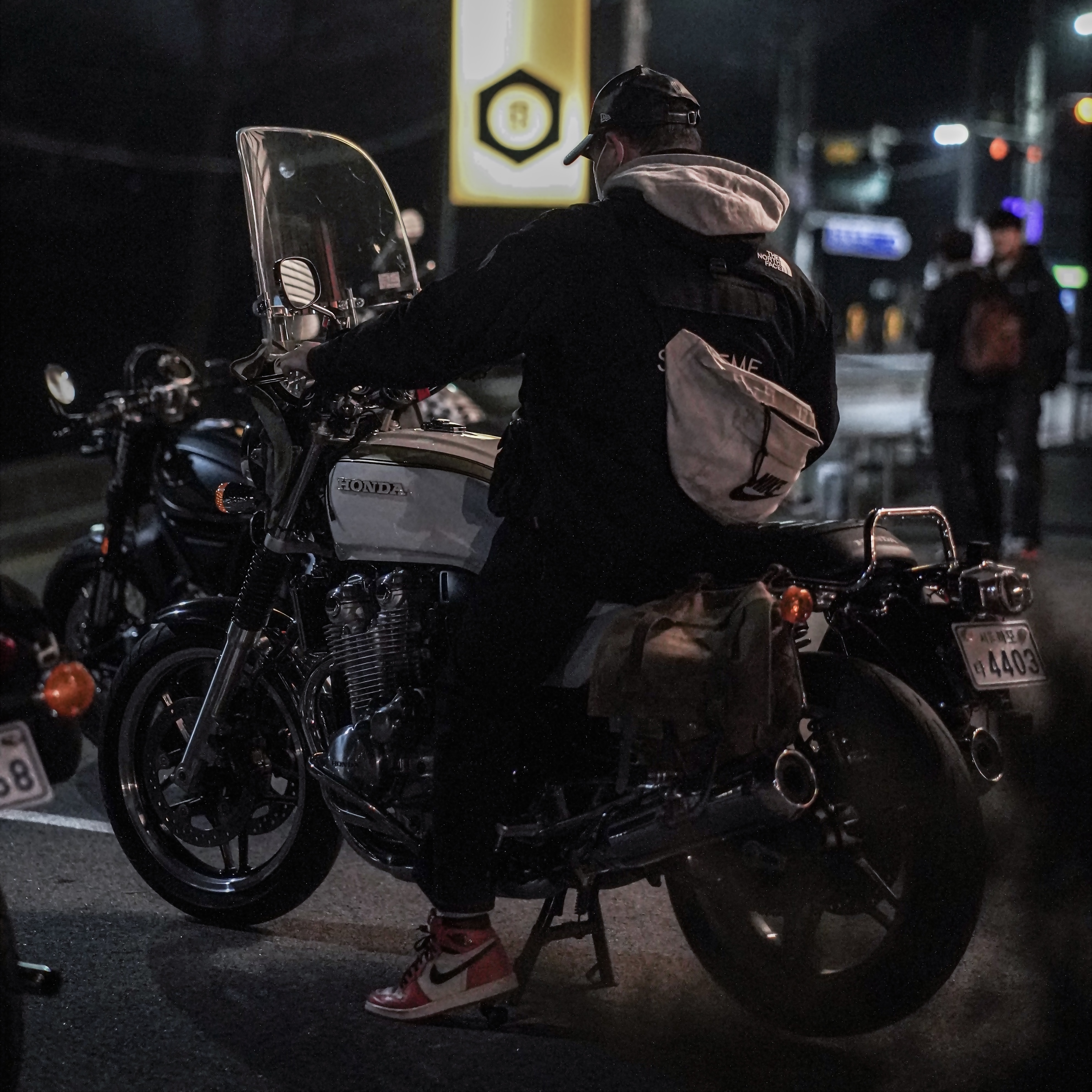 Jordan 1 Retro High OG Reverse Shattered Backboard, Supreme x The North Face Cargo Jacket Black - 20SS 착용 스타일