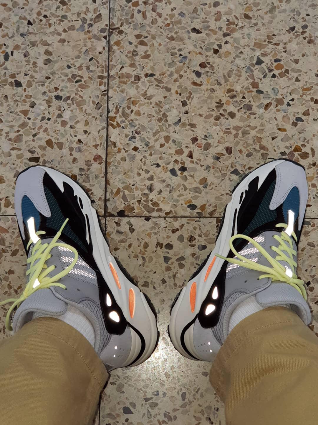 Adidas Yeezy Boost 700 Wave Runner Solid Grey 2021/2022, Adidas Yeezy Boost 700 Wave Runner Solid Grey 2017/2019 착용 스타일