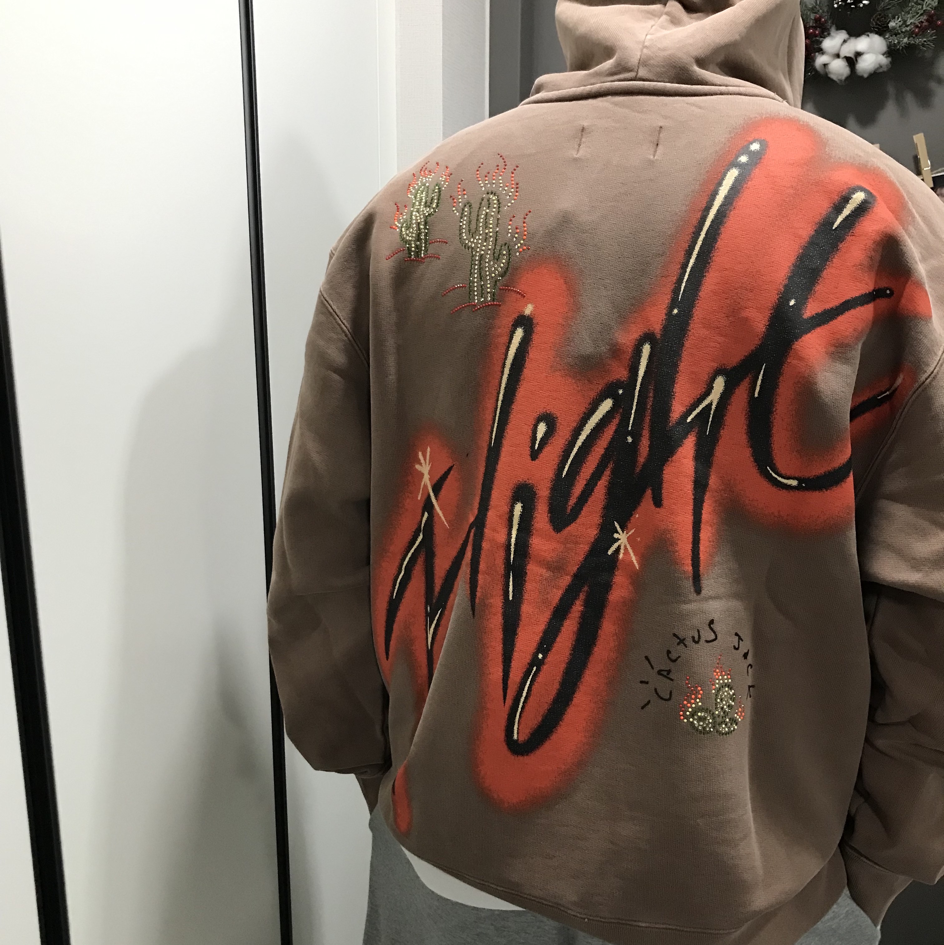 Jordan x Travis Scott Hoodie Antique Brown - Asia 착용 스타일