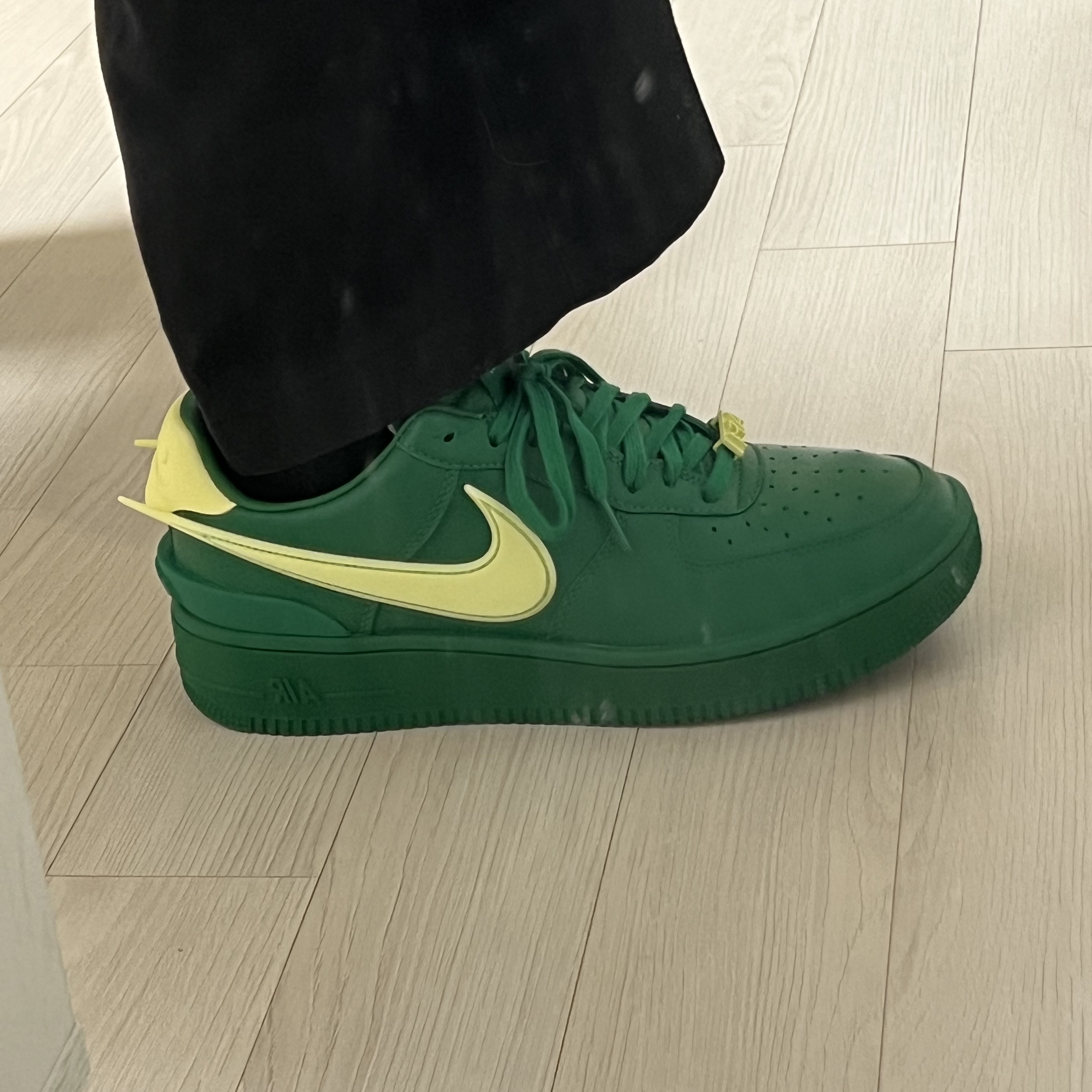 Nike x Ambush Air Force 1 Low SP Pine Green and Citron 착용 스타일 - 3