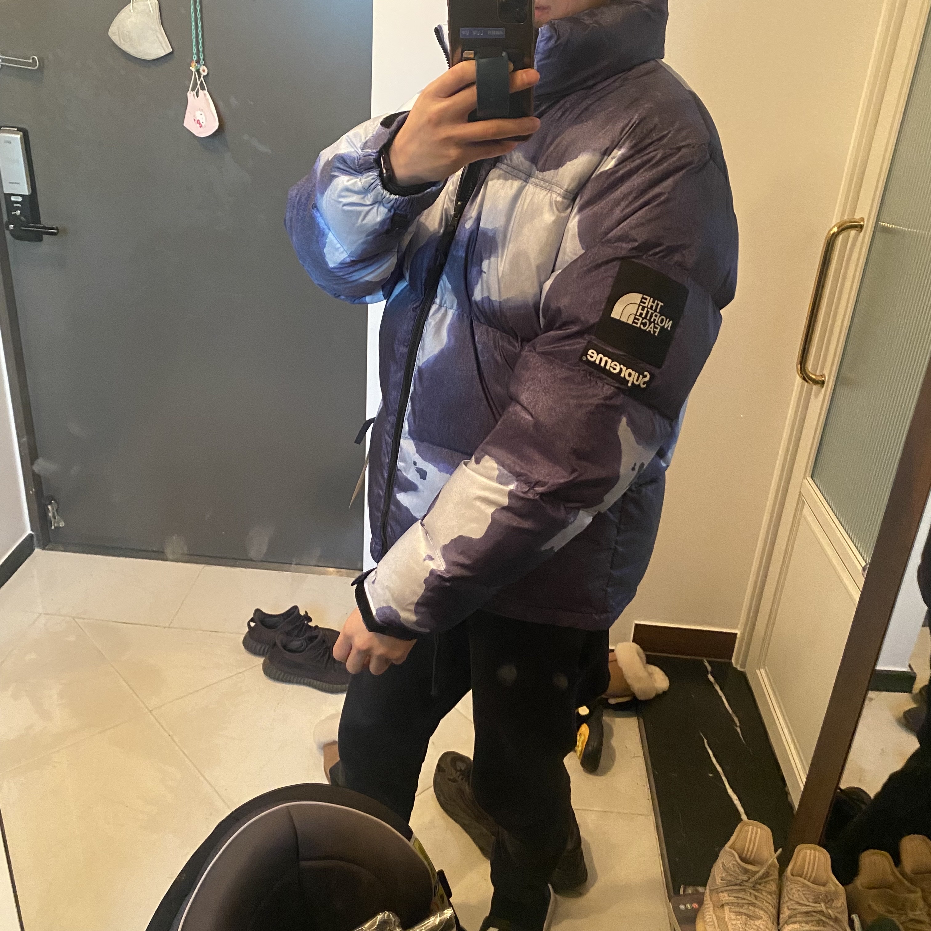 Supreme x The North Face Bleached Denim Print Nuptse Jacket Indigo - 21FW 착용 스타일 - 1