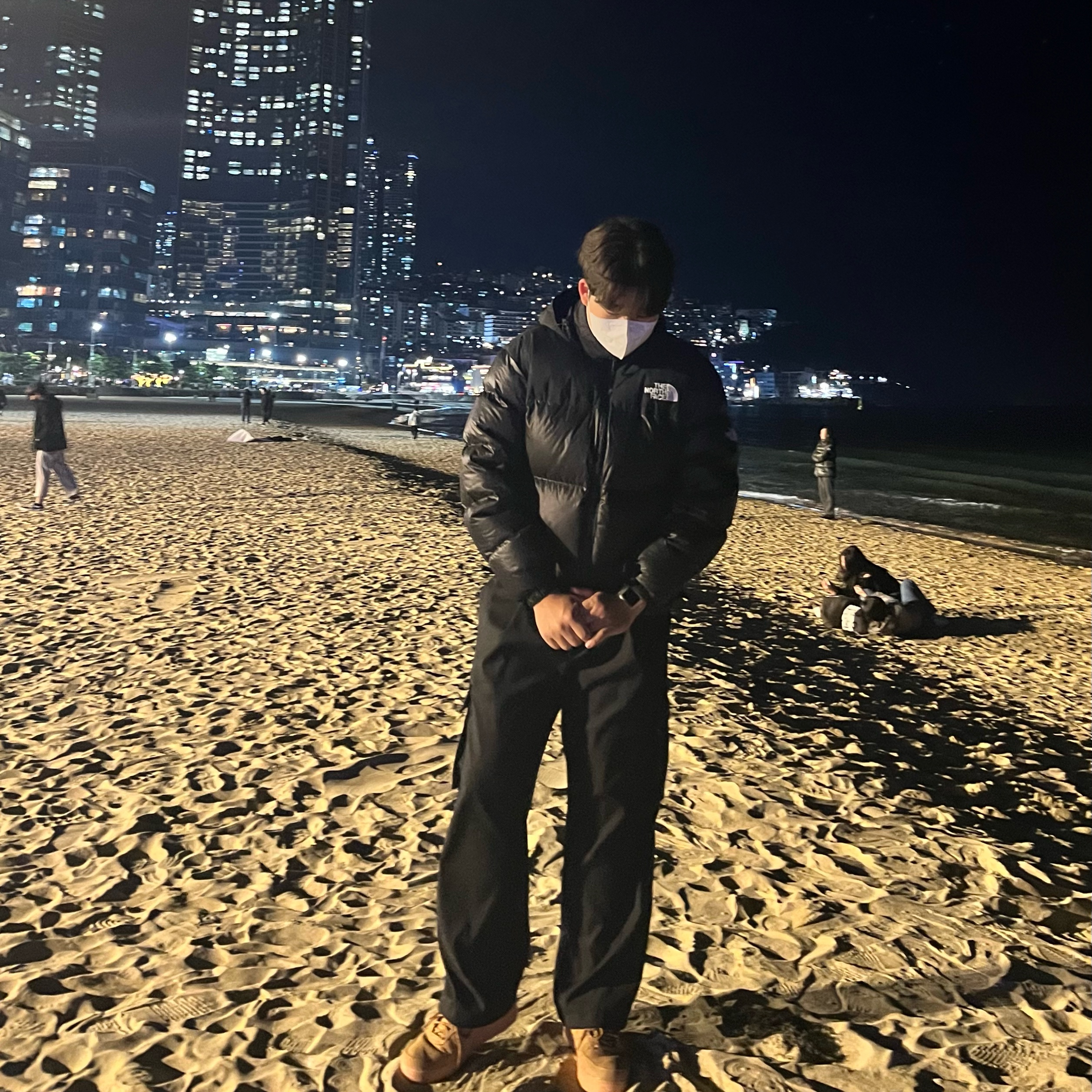 The North Face 1996 Eco Nuptse Jacket Black, Nike Air Force 1 '07 WB Flax 착용 스타일