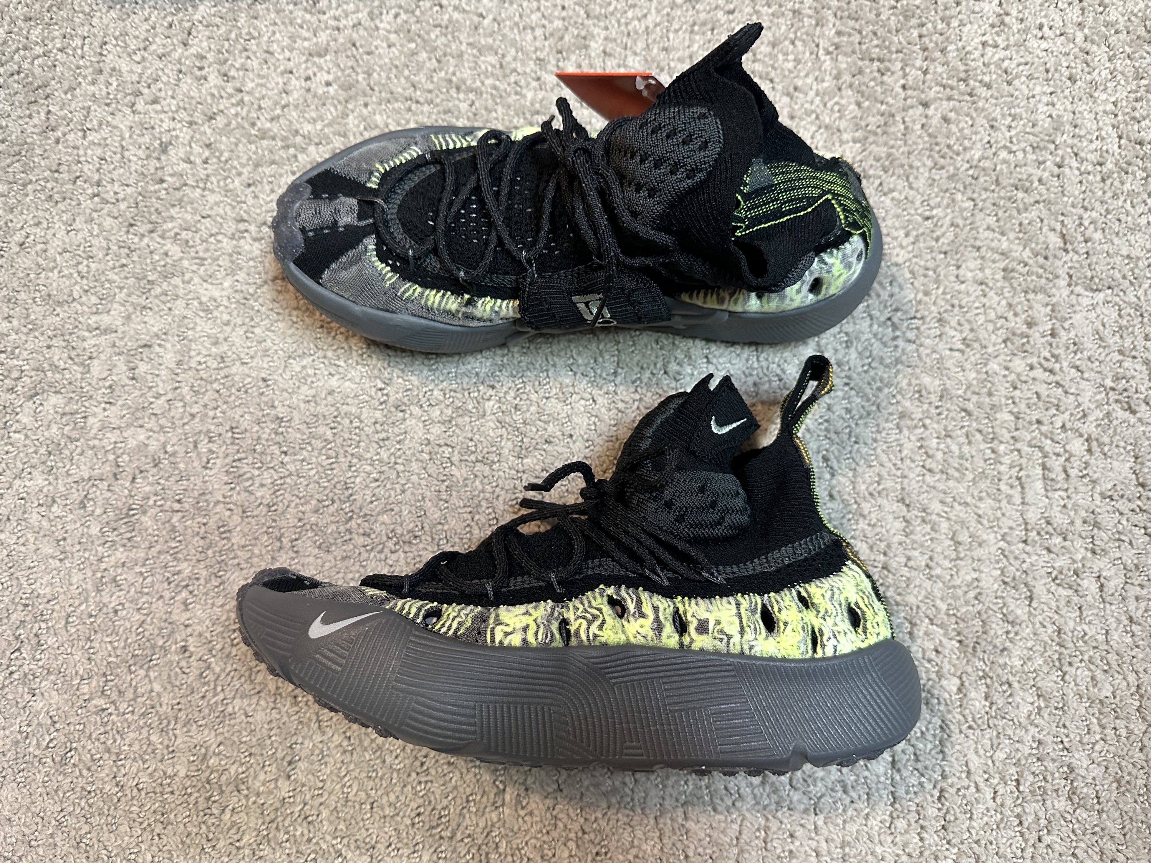 Nike ISPA Sense Flyknit Black and Smoke Grey 착용 스타일 - 2
