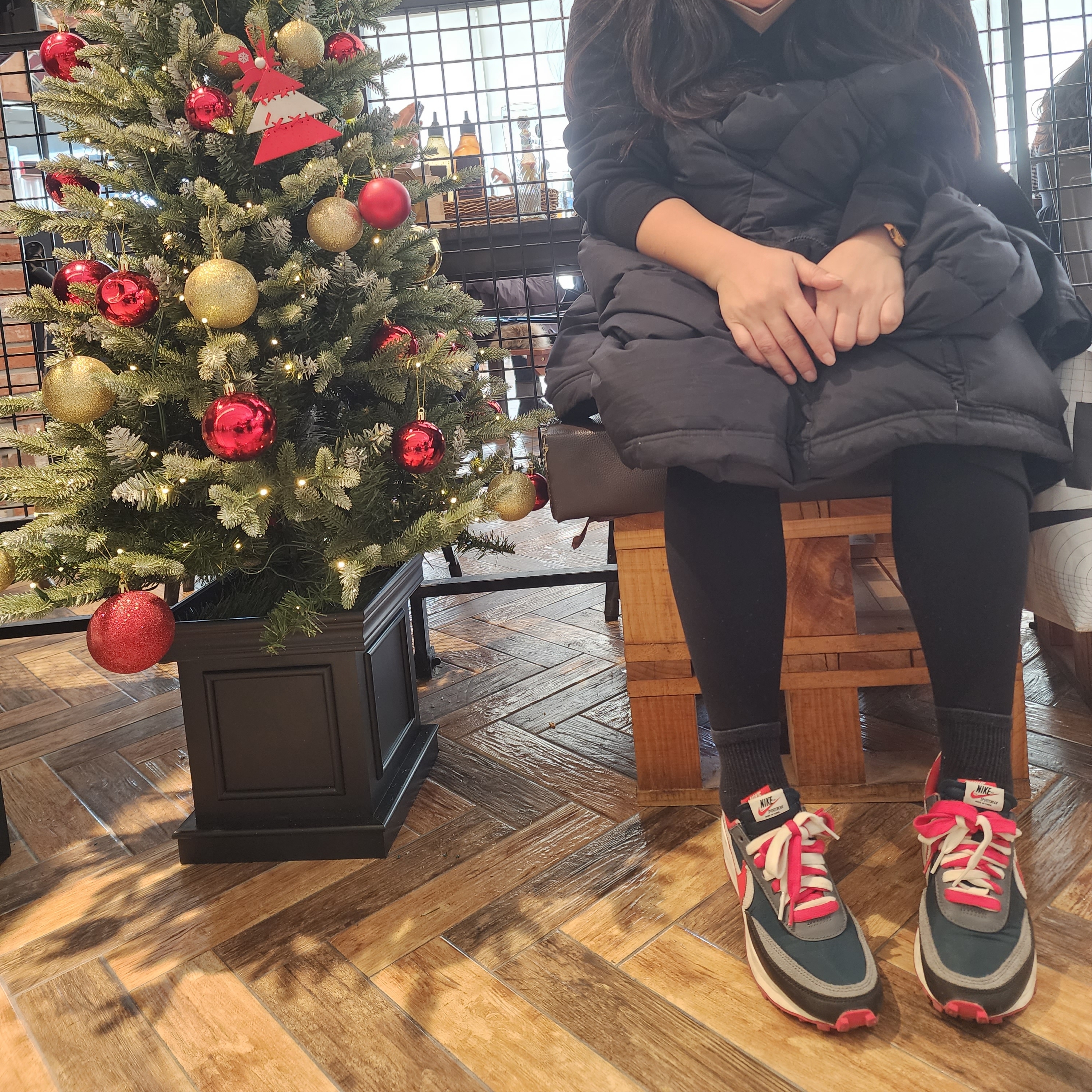 Nike x Sacai x Undercover LDWaffle Midnight Spruce University Red 착용 스타일