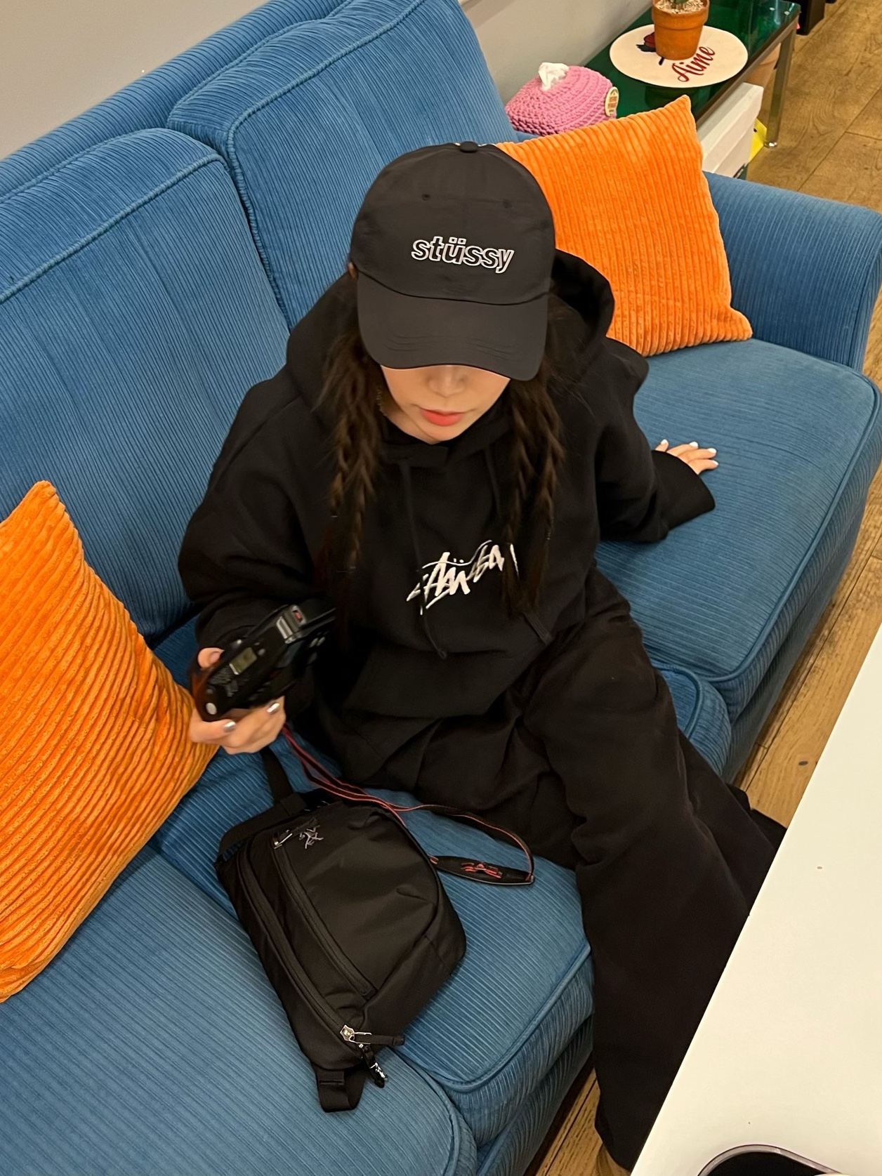 Stussy Basic Stussy Embroidered Hoodie Black - 21SS, Stussy Stock Logo Applique Hoodie Black 착용 스타일
