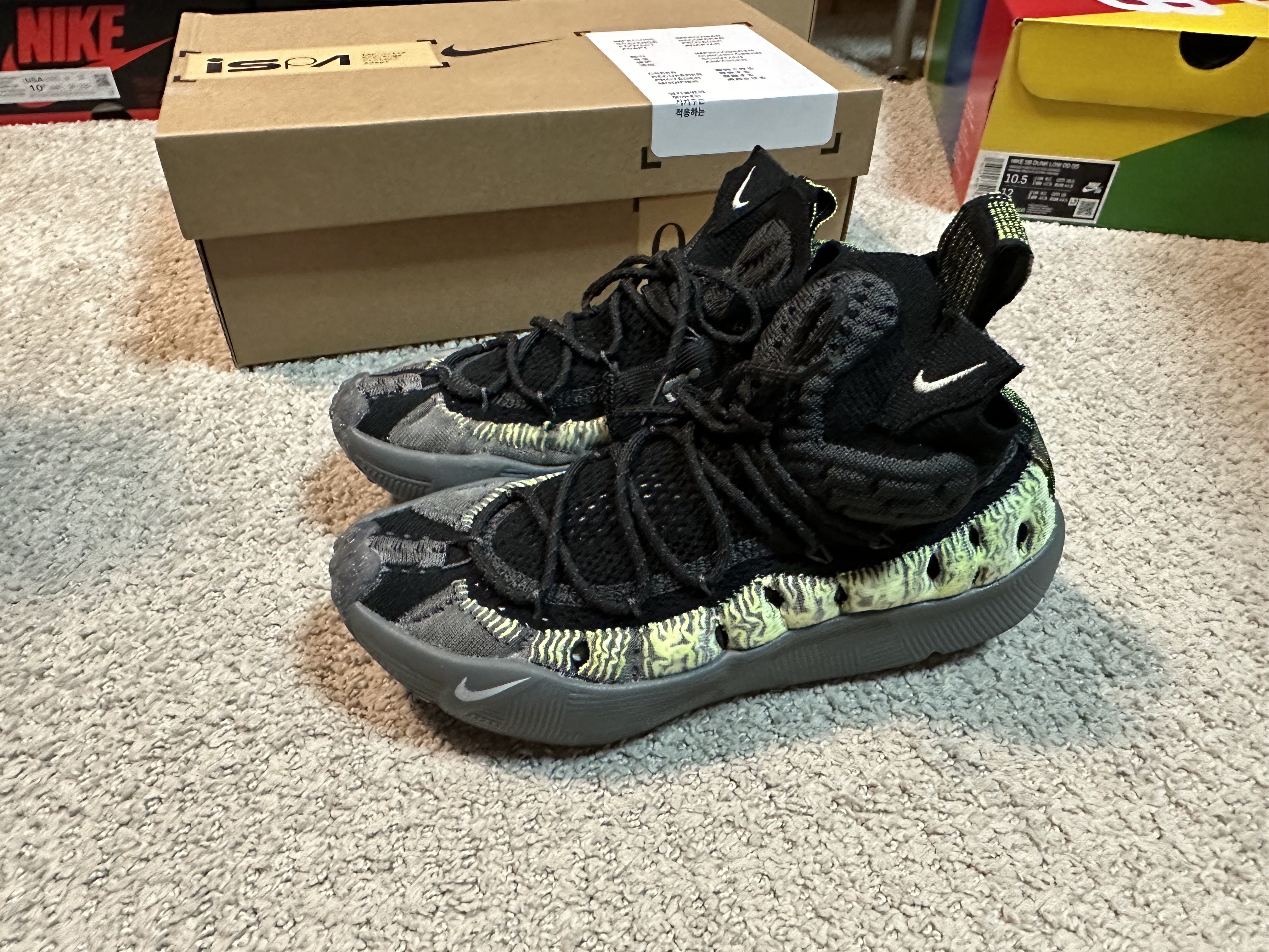 Nike ISPA Sense Flyknit Black and Smoke Grey 착용 스타일 - 1
