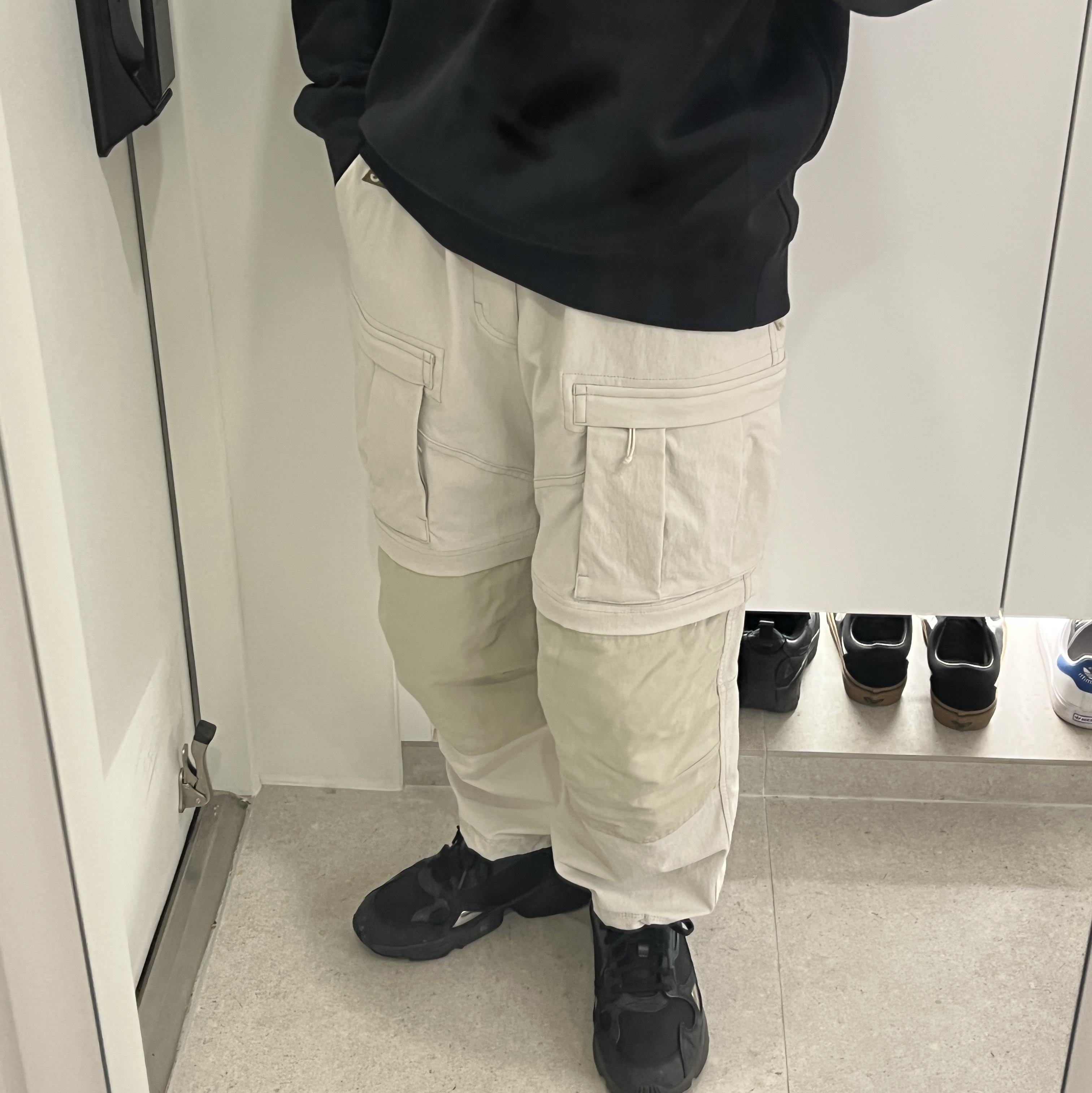 Nike ACG Smith Summit Cargo Pants Light Bone - Asia 착용 스타일 - 3