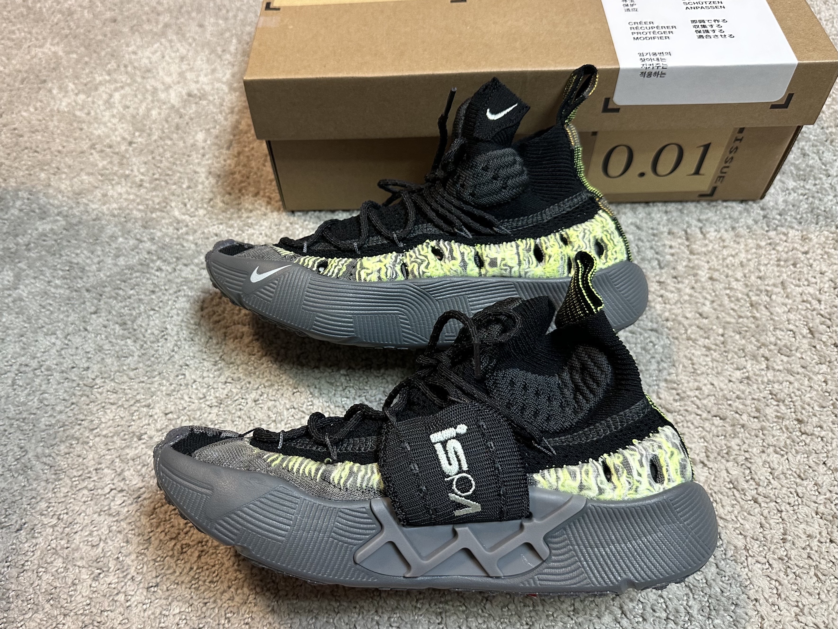 Nike ISPA Sense Flyknit Black and Smoke Grey 착용 스타일 - 3