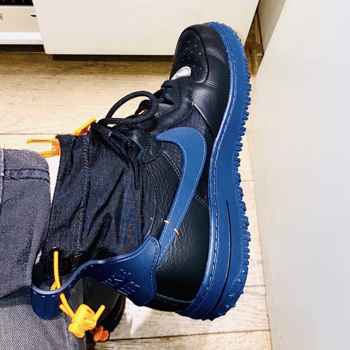 Nike Air Force 1 Winter Gore-Tex Black 착용 스타일 - 2