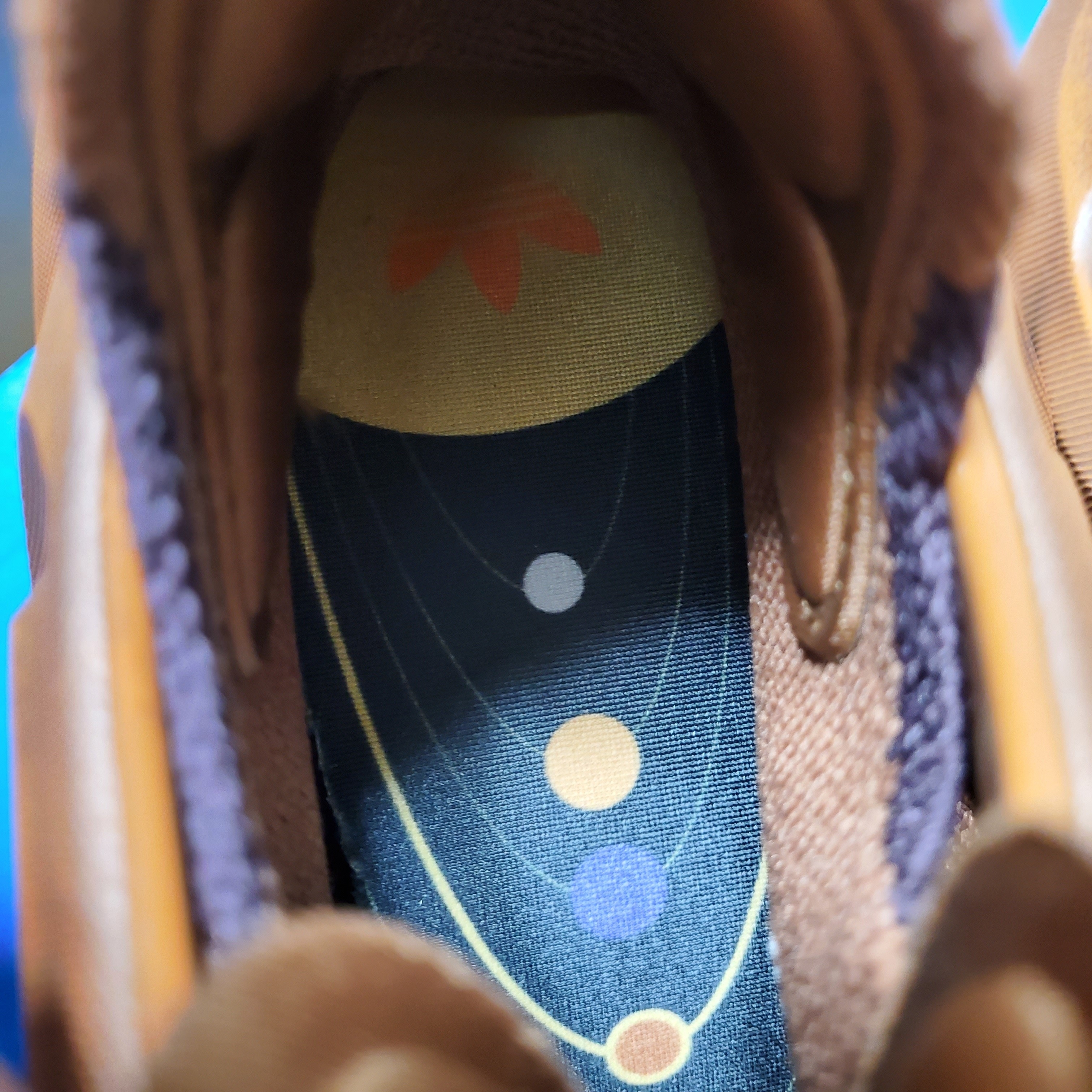 Adidas Adifom Q Craft Ochre 착용 스타일 - 3