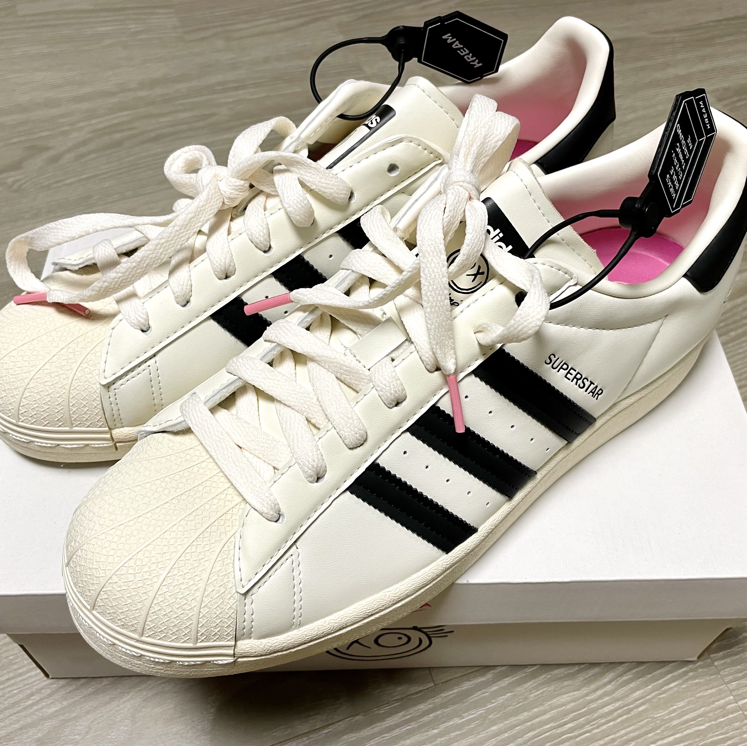 Adidas x Andre Saraiva Superstar Cream White Core Black 착용 스타일