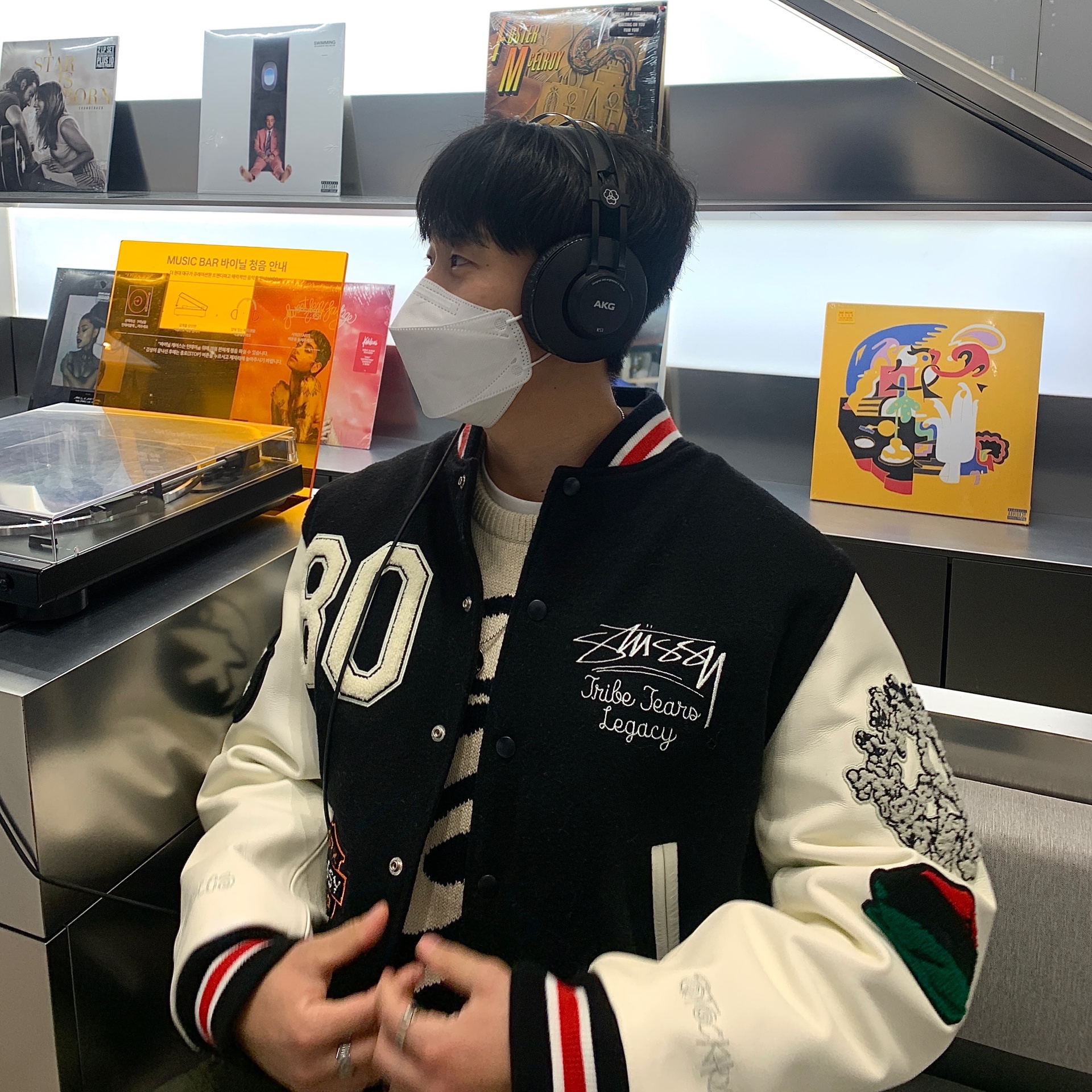 Stussy x Our Legacy x Denim Tears TTL Varsity Jacket Black, Stussy Curly S Sweater Natural 착용 스타일 - 2