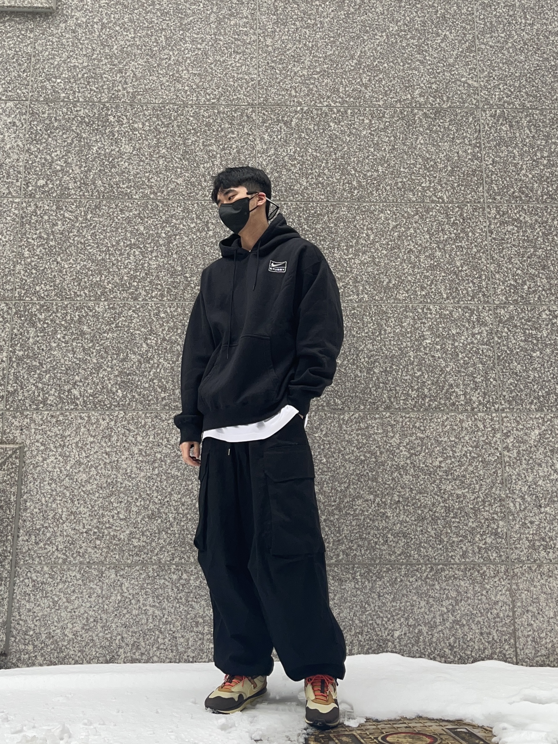 Nike x Stussy NRG RA Washed Pullover Hoodie Black (DN4028-010), Nike x Travis Scott Air Max 1 Cact.us Brown 착용 스타일 - 4