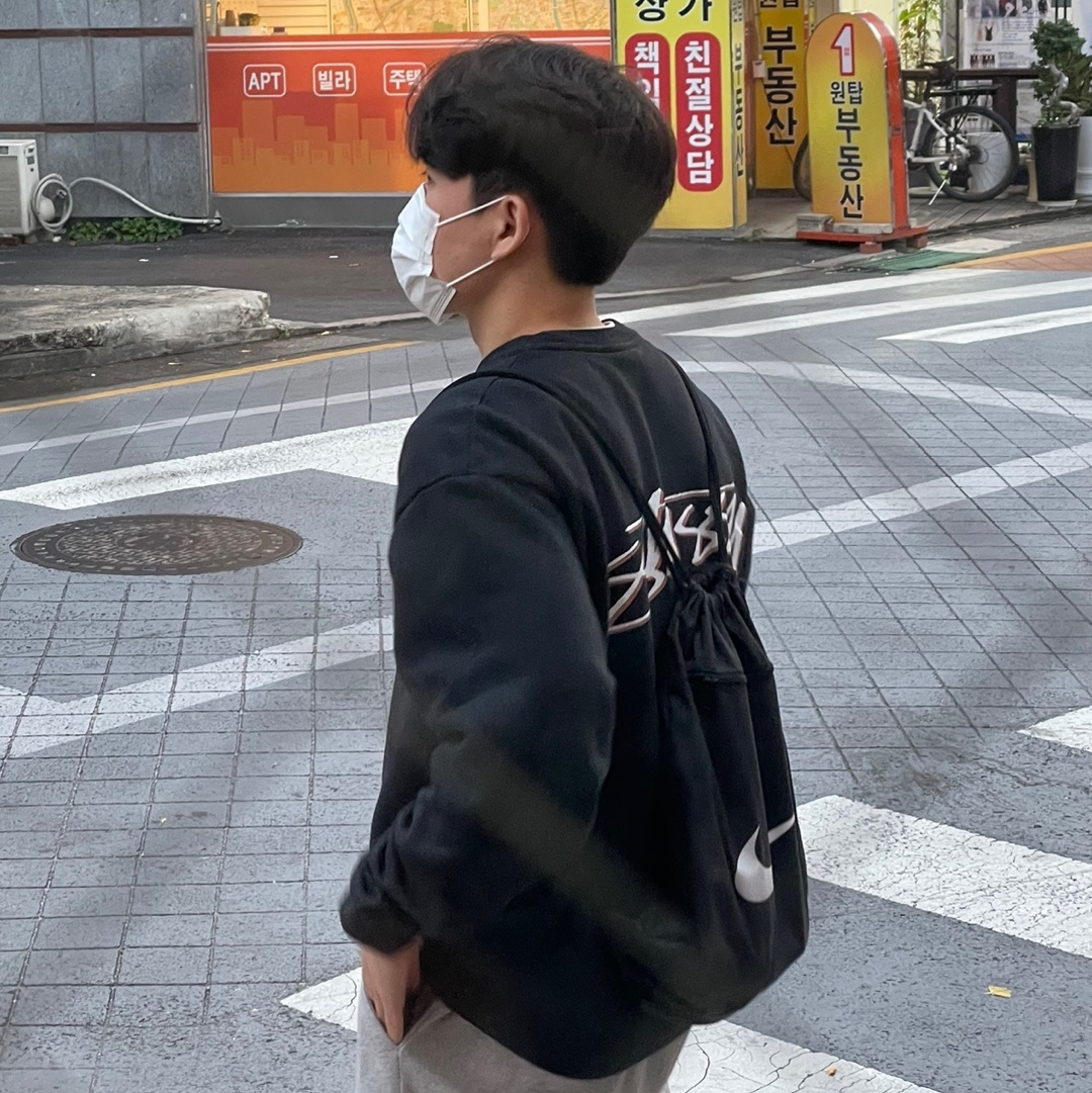 Stussy x Our Legacy Drop Shadow Crew Black 착용 스타일 - 2