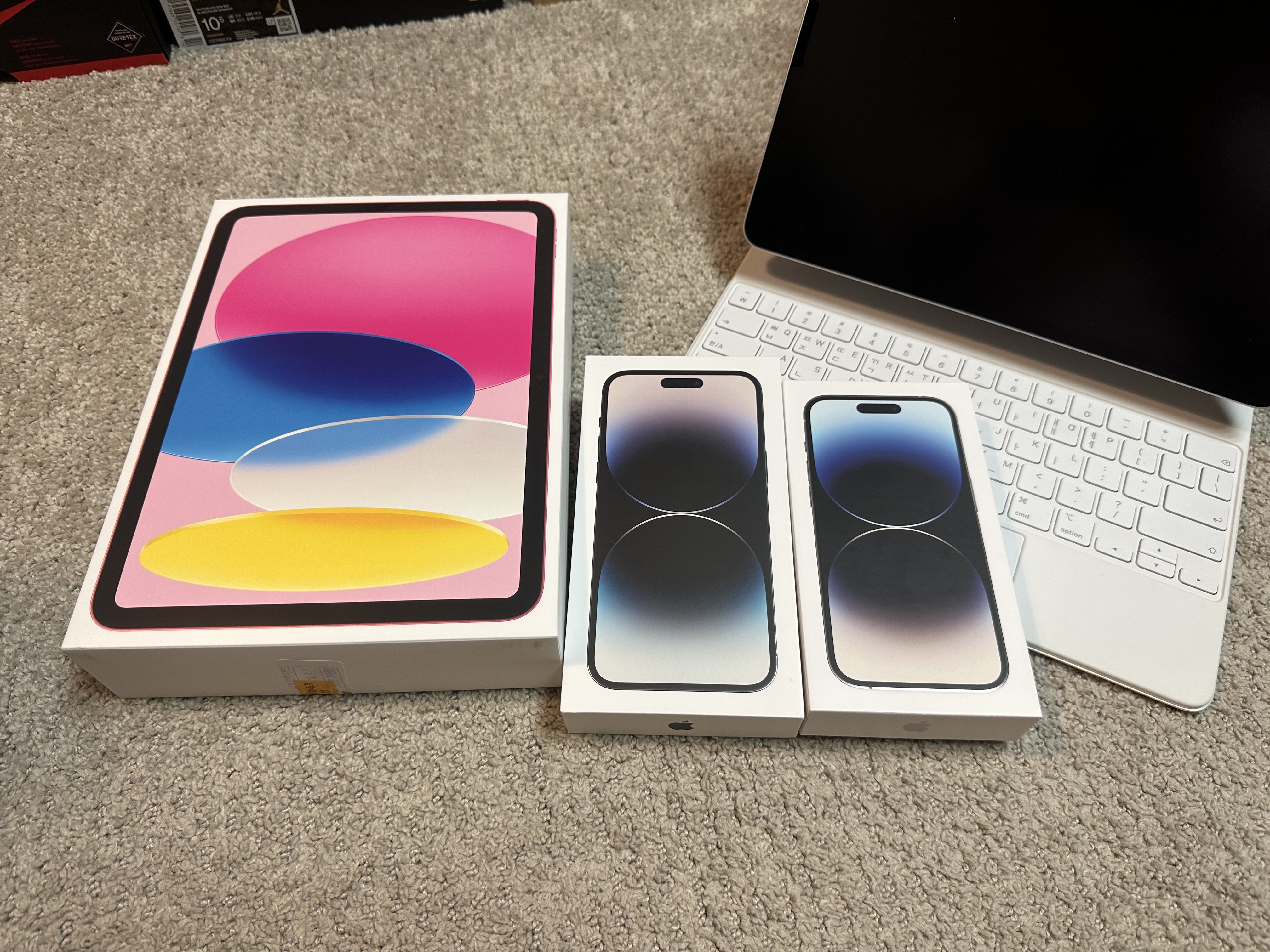 Apple iPhone 14 Pro Max 256GB Space Black (Korean Ver.), Apple iPhone 14 Pro 256GB Silver (Korean Ver.) 착용 스타일 - 2