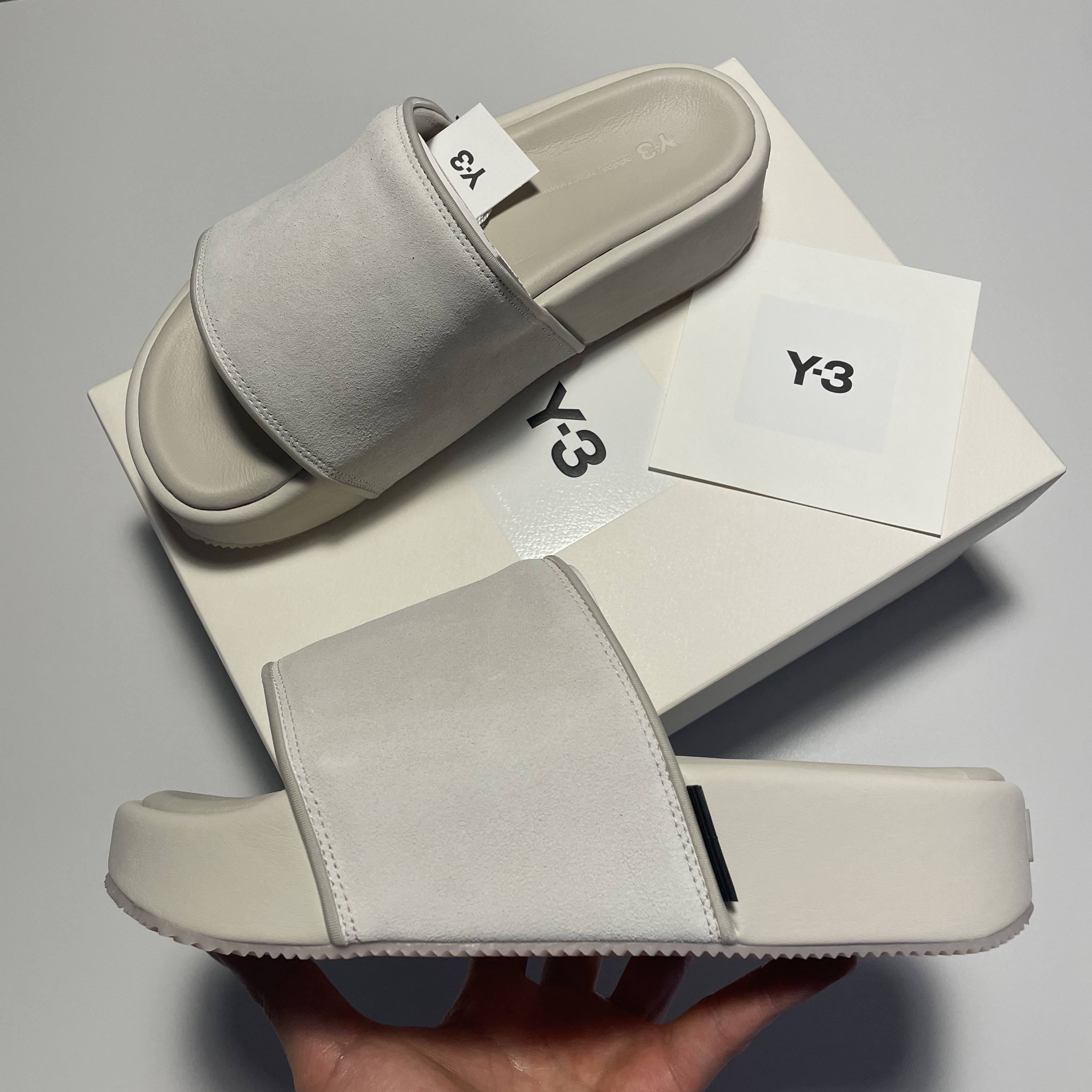 Y-3 Slide Orbit Grey 착용 스타일