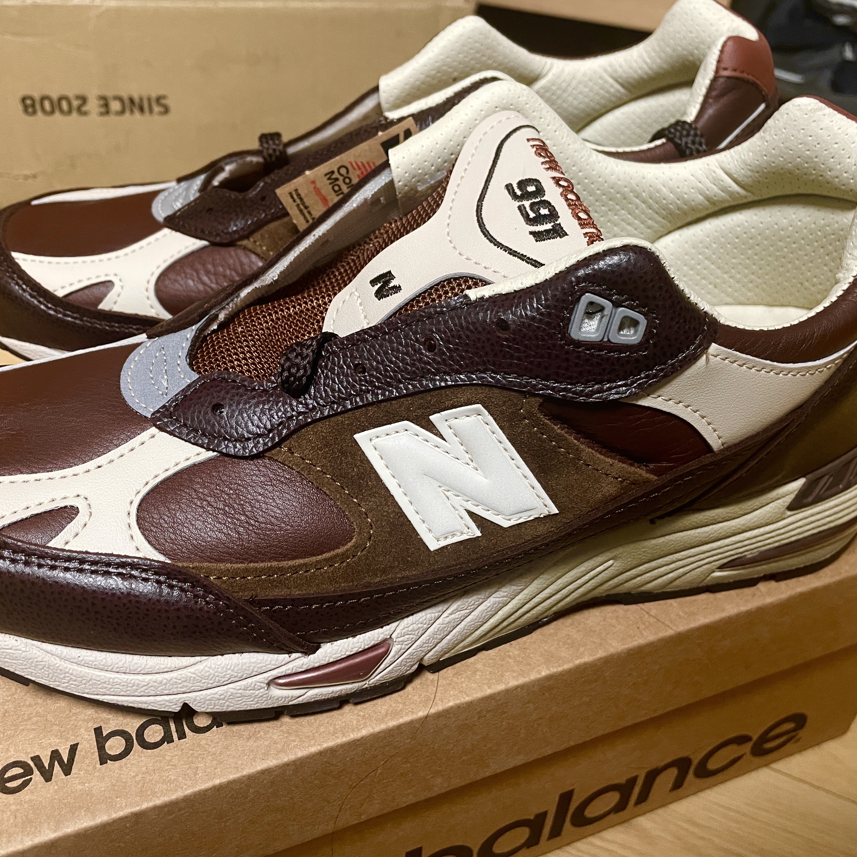 New Balance 991 Made in UK Earth French Roast 착용 스타일 - 2