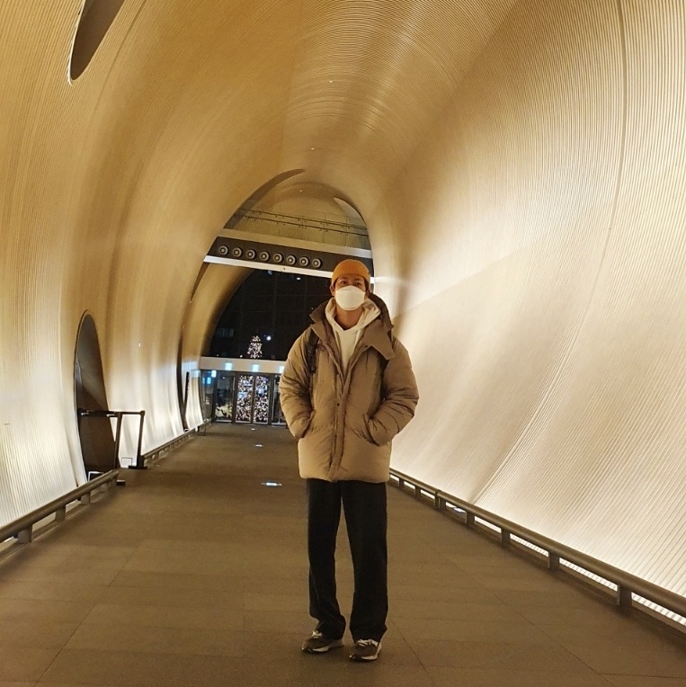Ten C Artic Down Parka Pale Taupe, Zara x Ader Error Wool Pants Dark Grey 착용 스타일