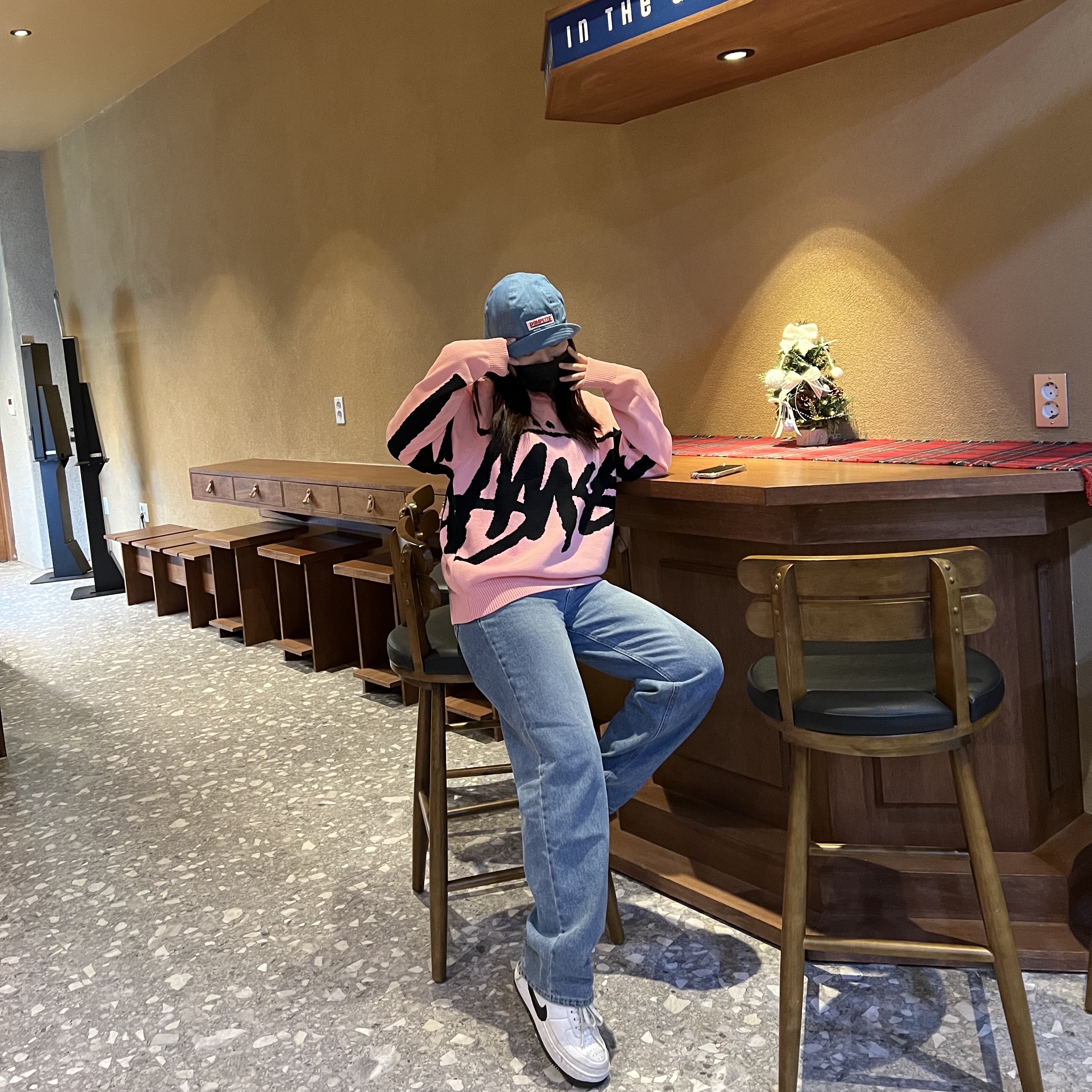 Stussy Stock Sweater Pink 착용 스타일