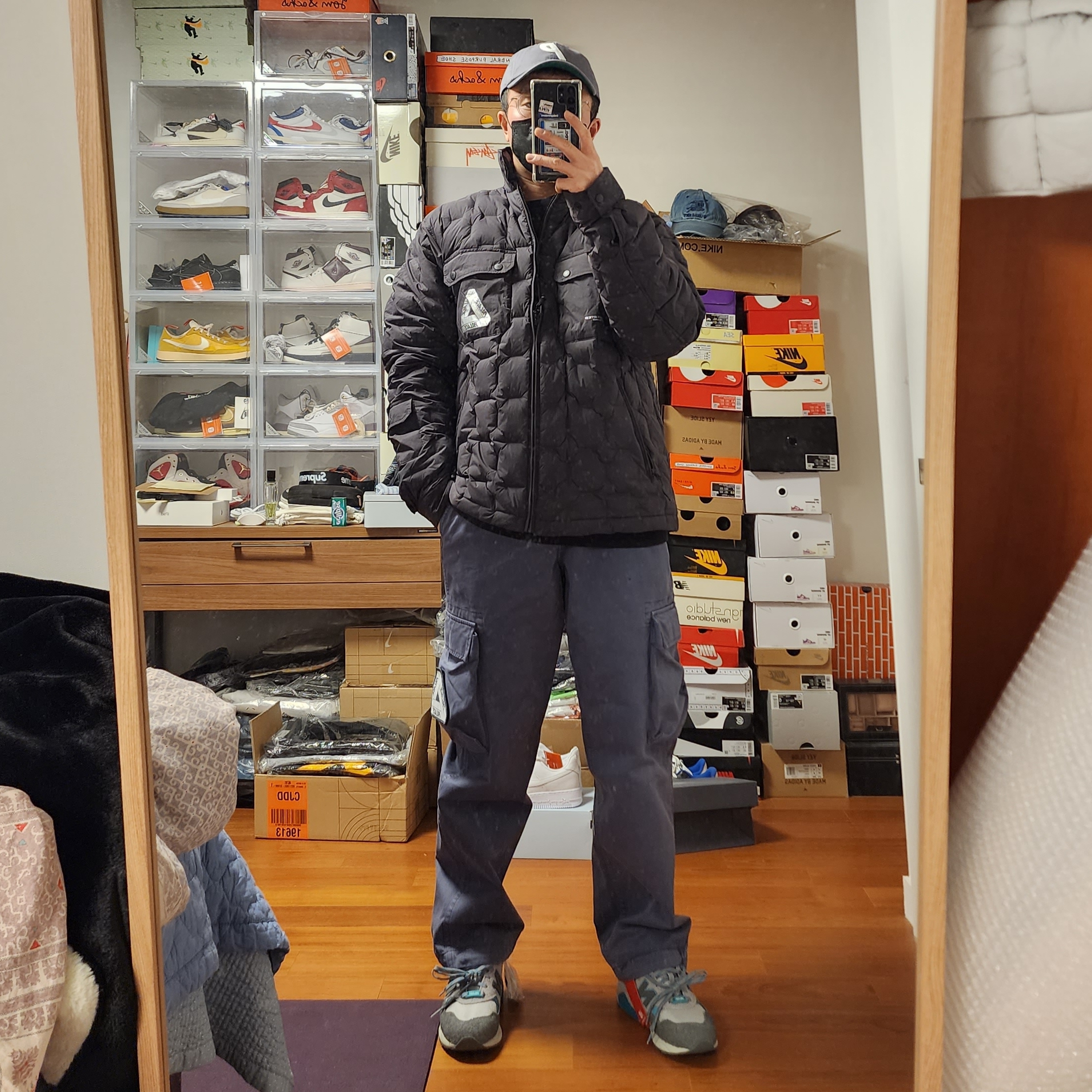 Palace Tri-Ferg Slub Crew Black - 22FW, Palace Pertex Work Down Jacket Black - 22FW 착용 스타일 - 2