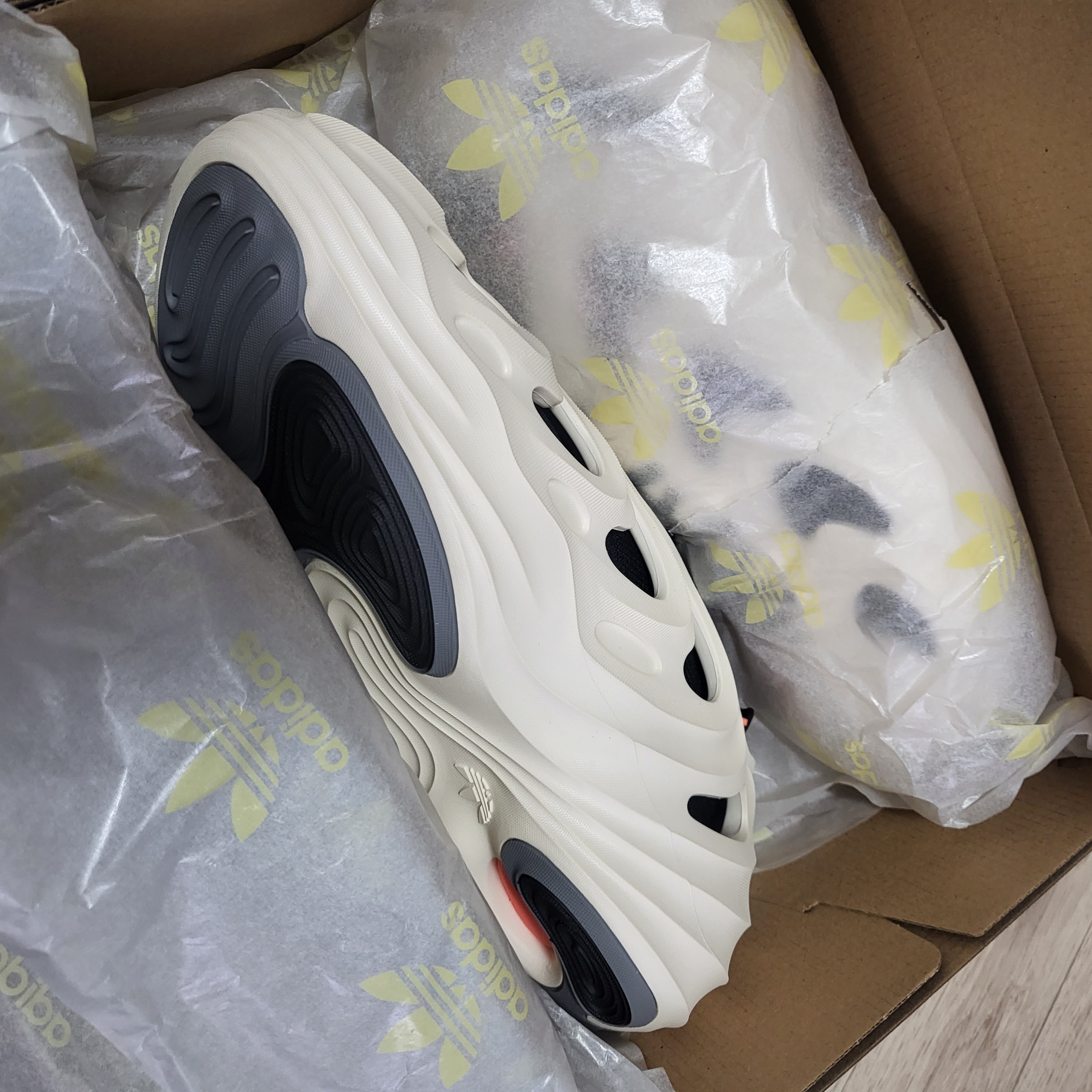 Adidas Adifom Q Wonder White Core Black 착용 스타일 - 4